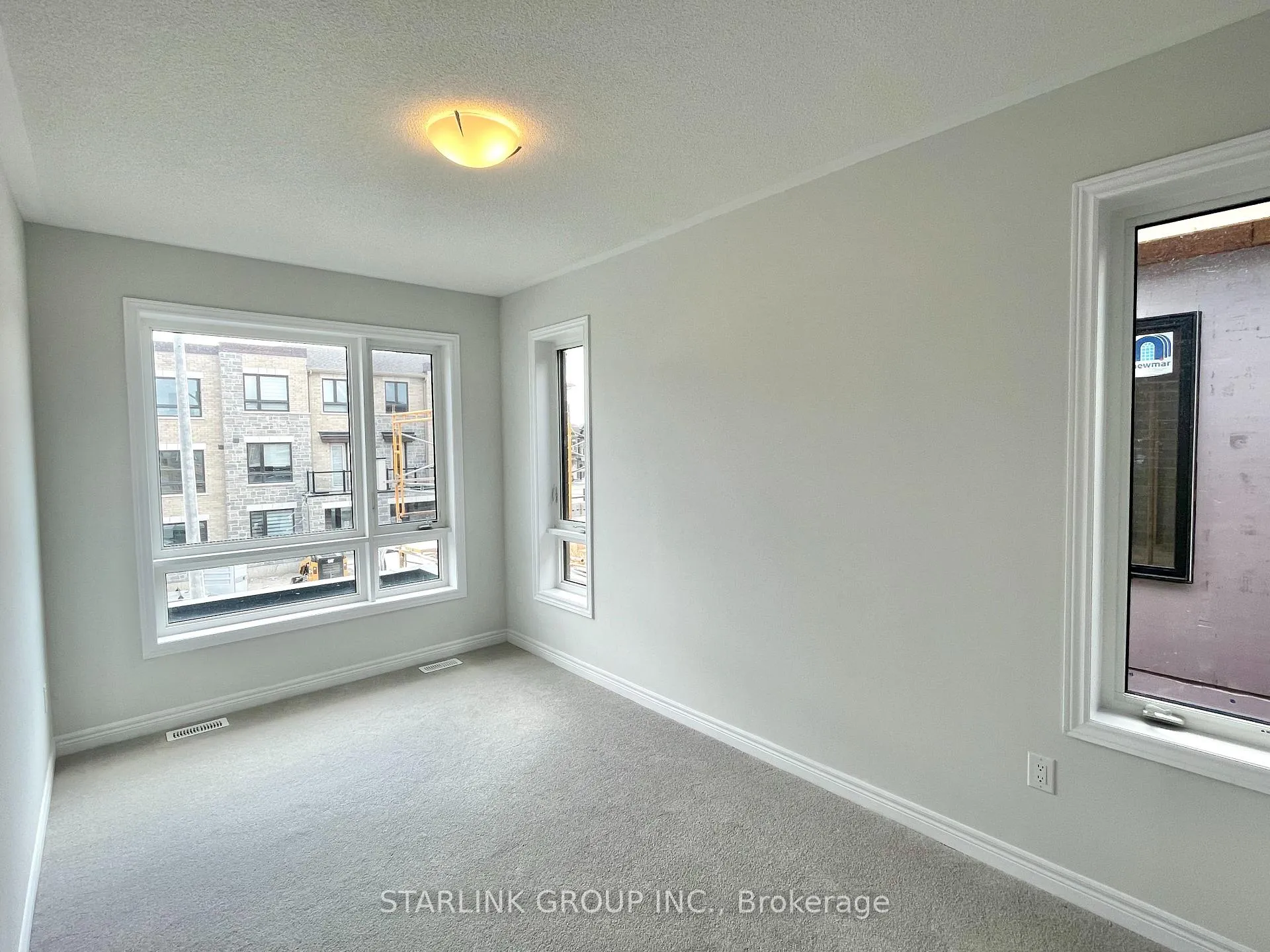 Photo 14 of 194 Mumbai Drive, Markham, Middlefield — HOMEH