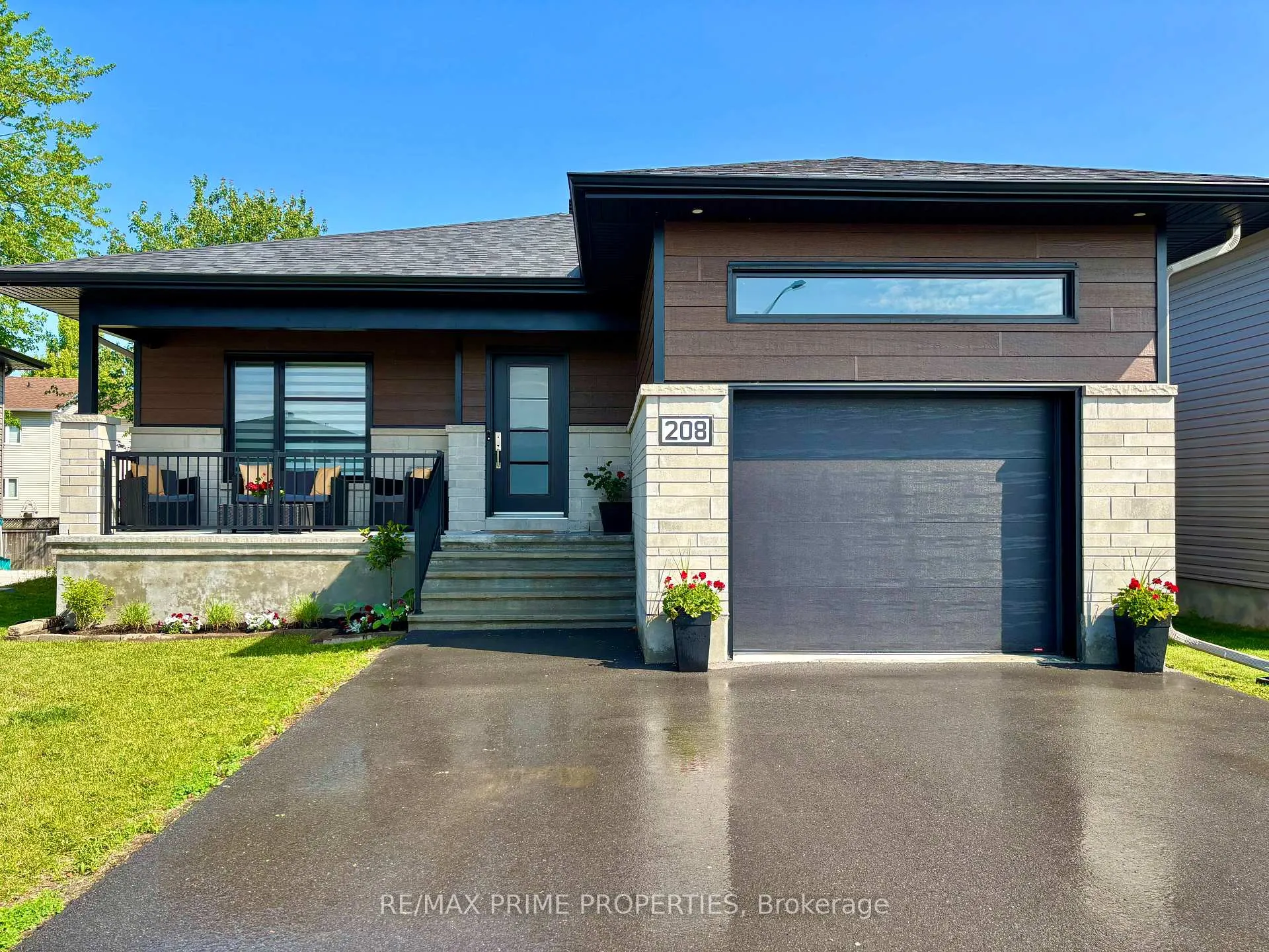 Front of 208 Filion Street