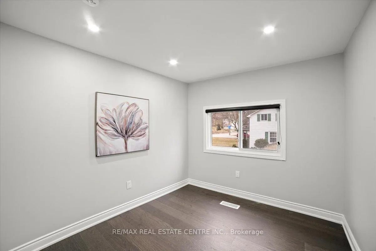 Photo 14 of 401 Fountain St S, Cambridge — HOMEH