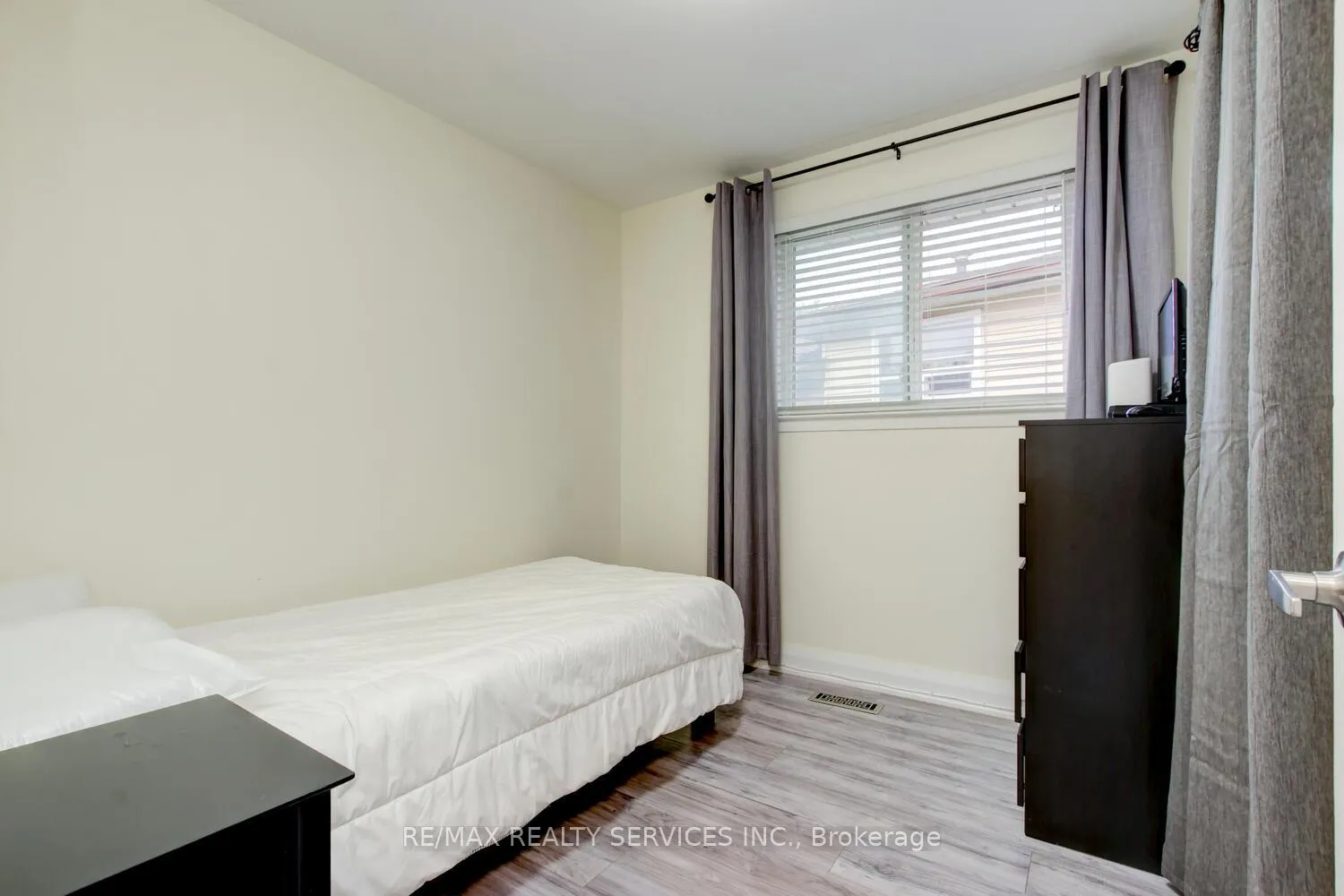 Photo 18 of 25 Finchley Crescent, Brampton, Southgate — HOMEH