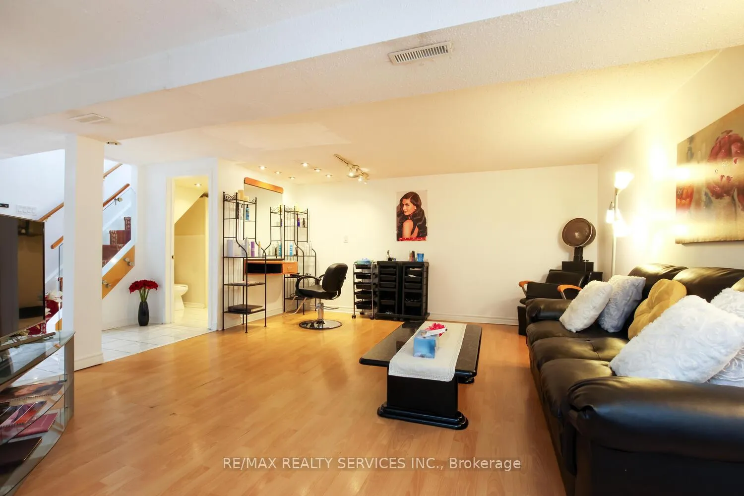 Photo 23 of 25 Finchley Crescent, Brampton, Southgate — HOMEH
