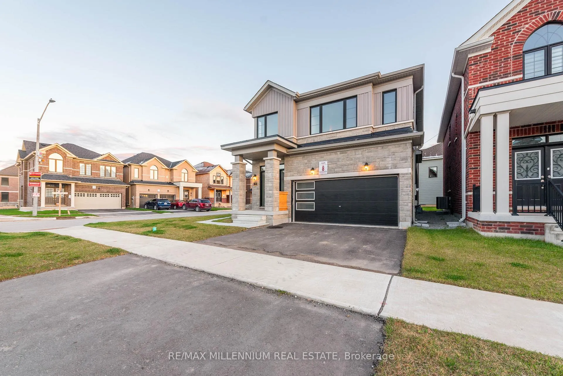 Photo 2 of Unit Upper, 19 Valleybrook Road, Barrie, Innis-Shore — HOMEH