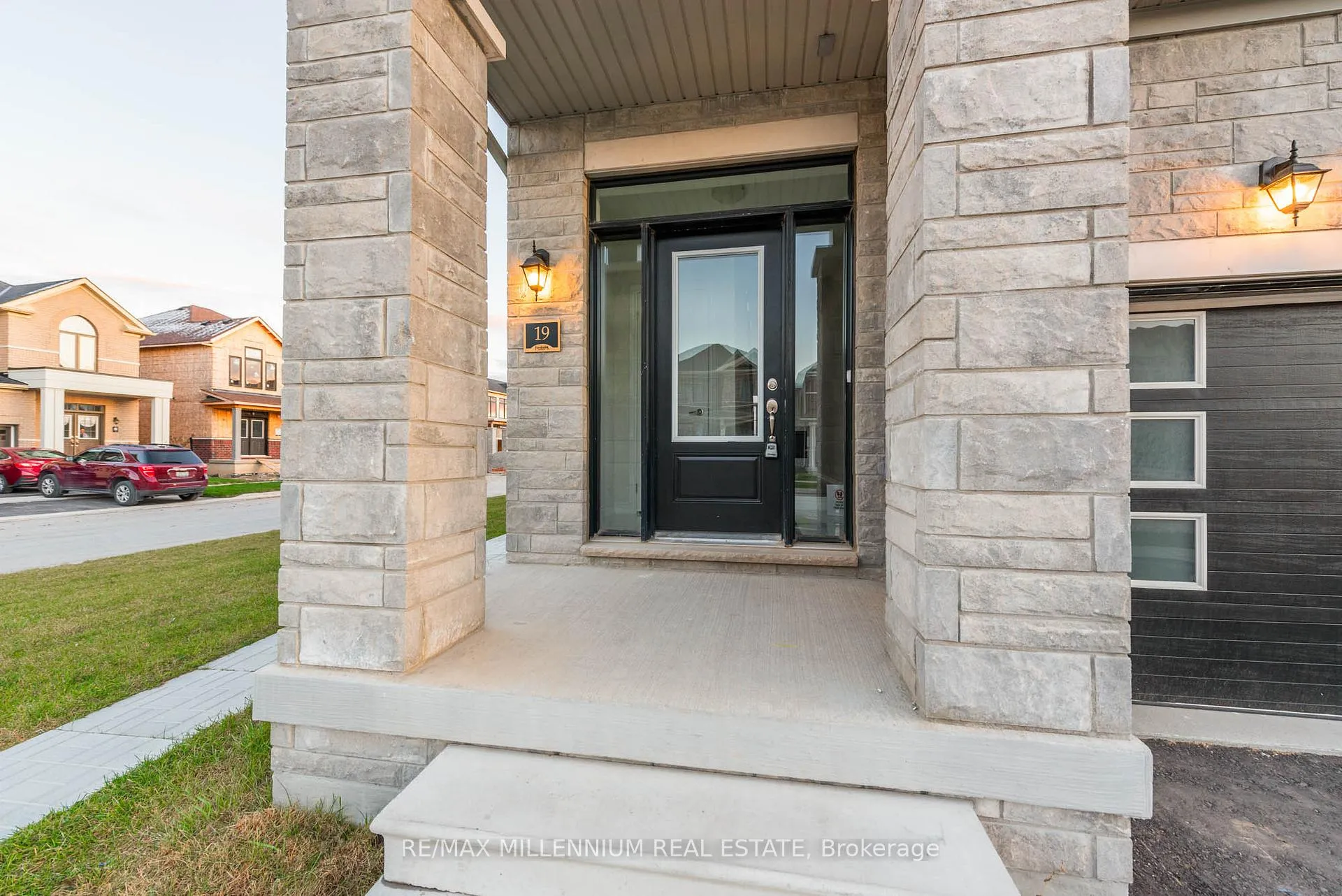 Photo 4 of Unit Upper, 19 Valleybrook Road, Barrie, Innis-Shore — HOMEH