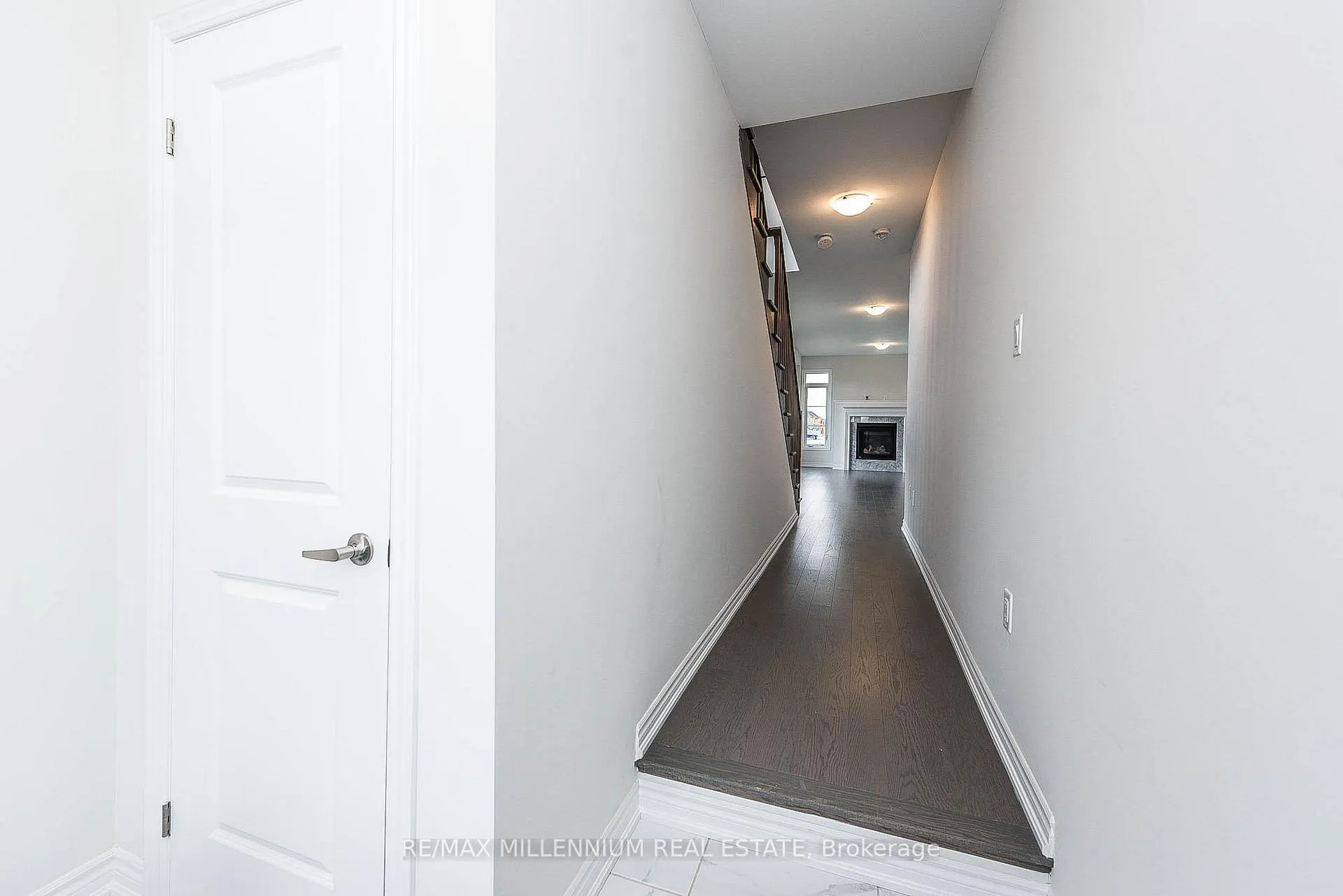 Photo 6 of Unit Upper, 19 Valleybrook Road, Barrie, Innis-Shore — HOMEH
