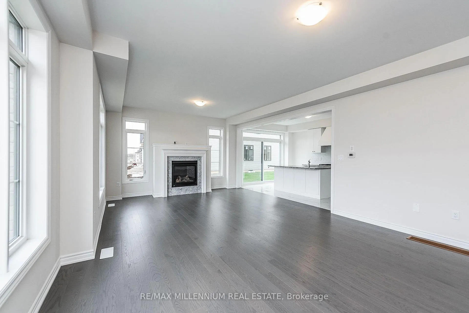 Photo 8 of Unit Upper, 19 Valleybrook Road, Barrie, Innis-Shore — HOMEH