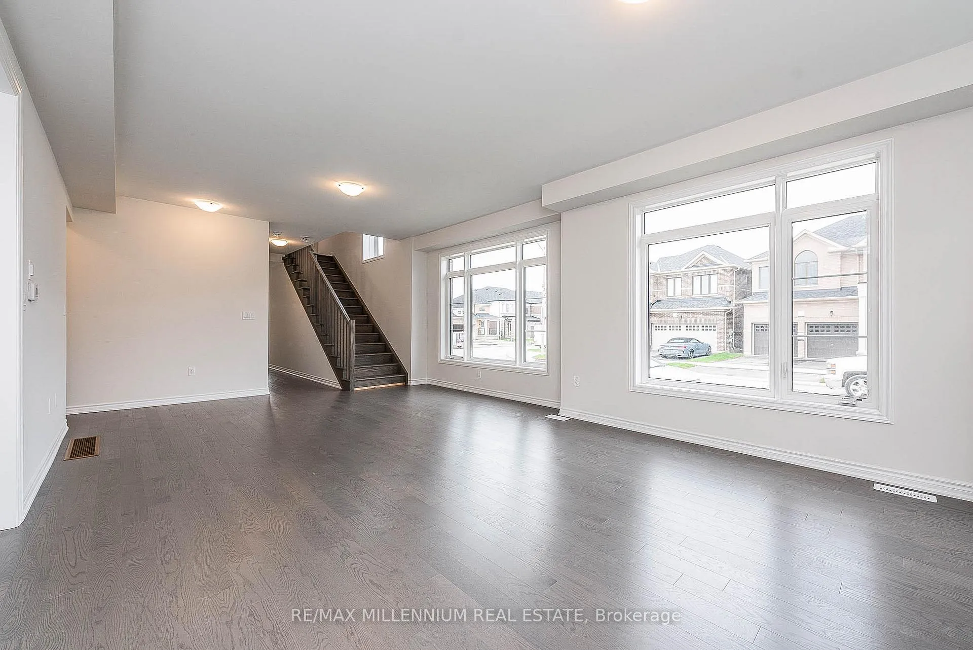 Photo 9 of Unit Upper, 19 Valleybrook Road, Barrie, Innis-Shore — HOMEH