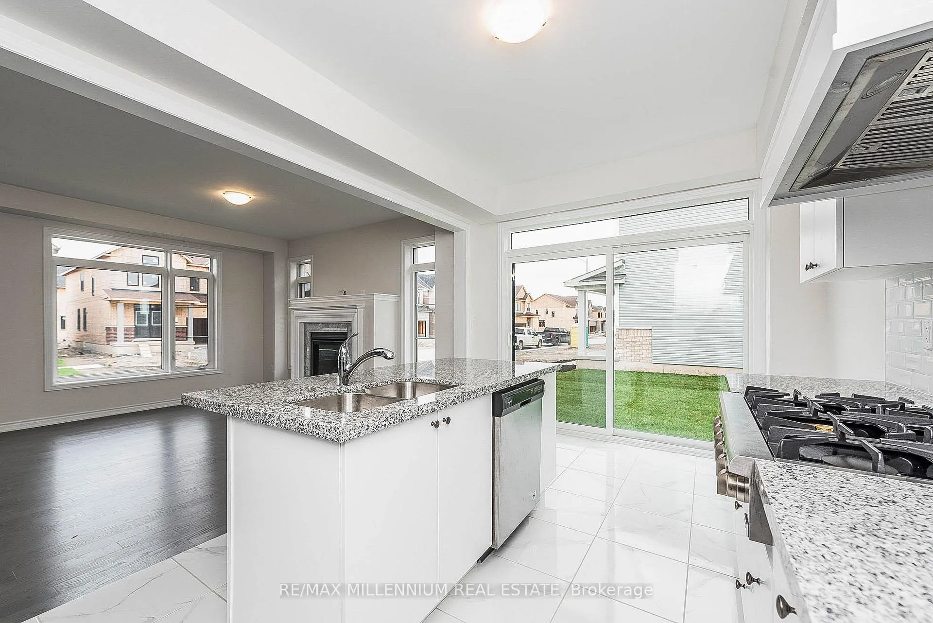 Photo 11 of Unit Upper, 19 Valleybrook Road, Barrie, Innis-Shore — HOMEH
