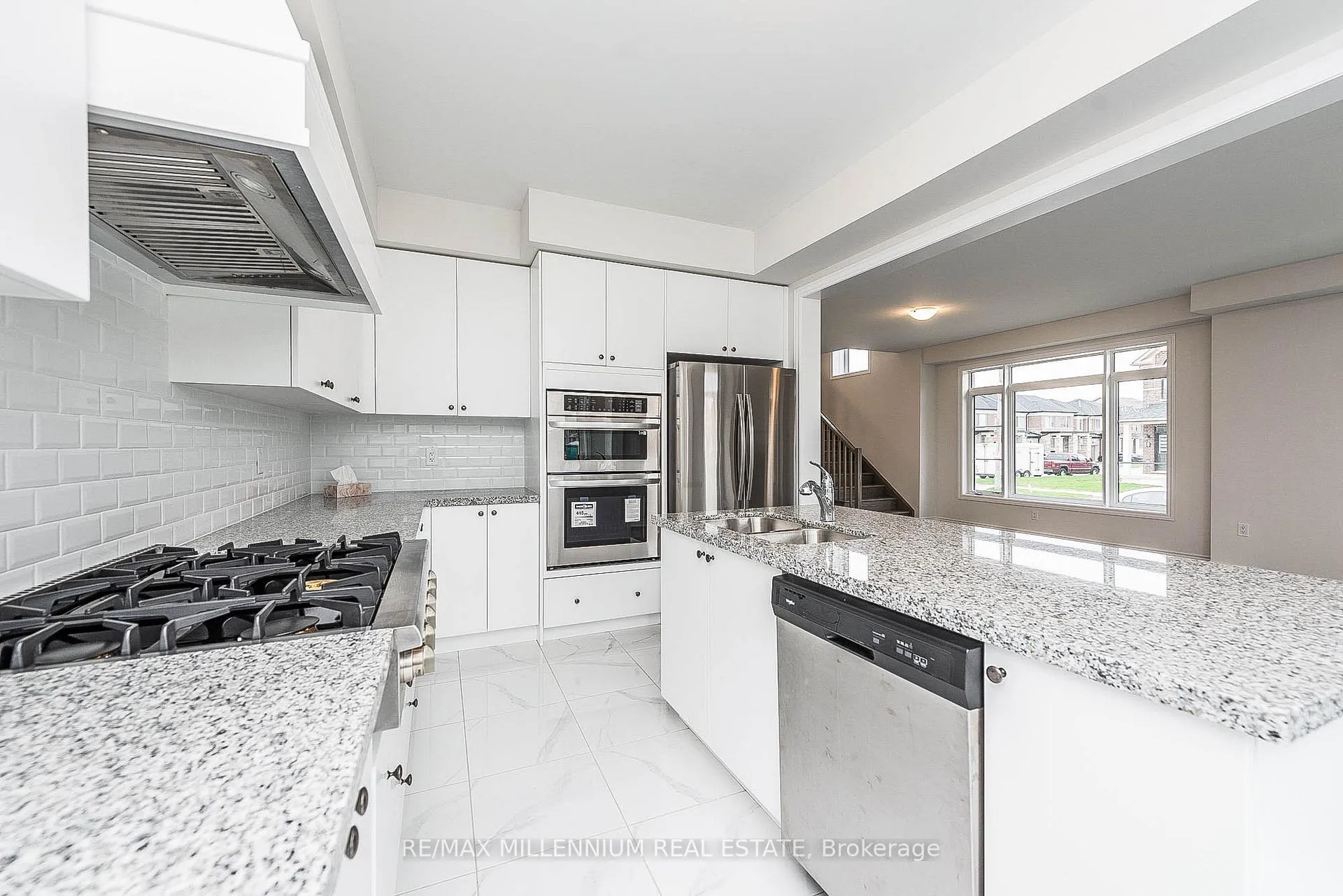 Photo 14 of Unit Upper, 19 Valleybrook Road, Barrie, Innis-Shore — HOMEH
