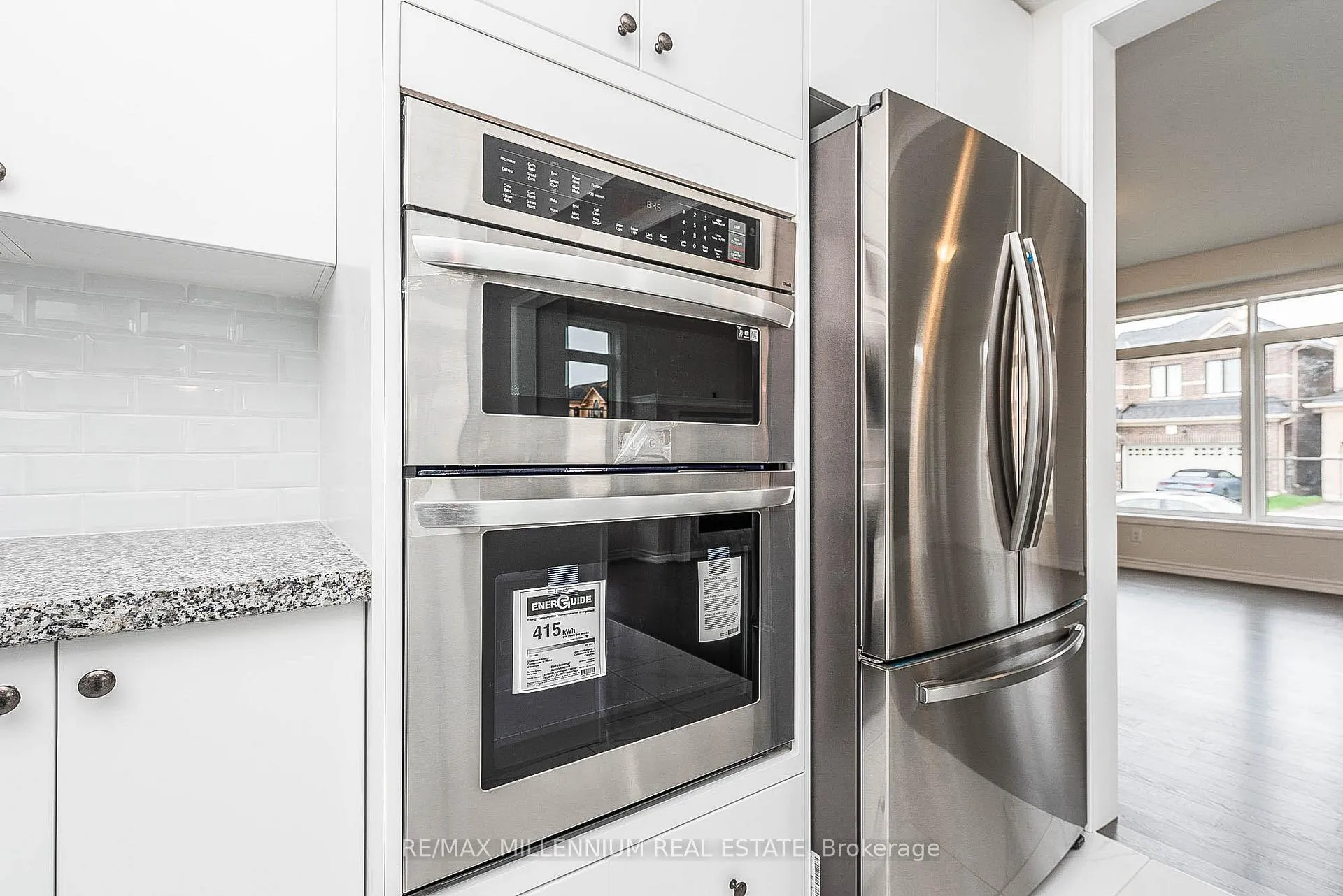 Photo 15 of Unit Upper, 19 Valleybrook Road, Barrie, Innis-Shore — HOMEH