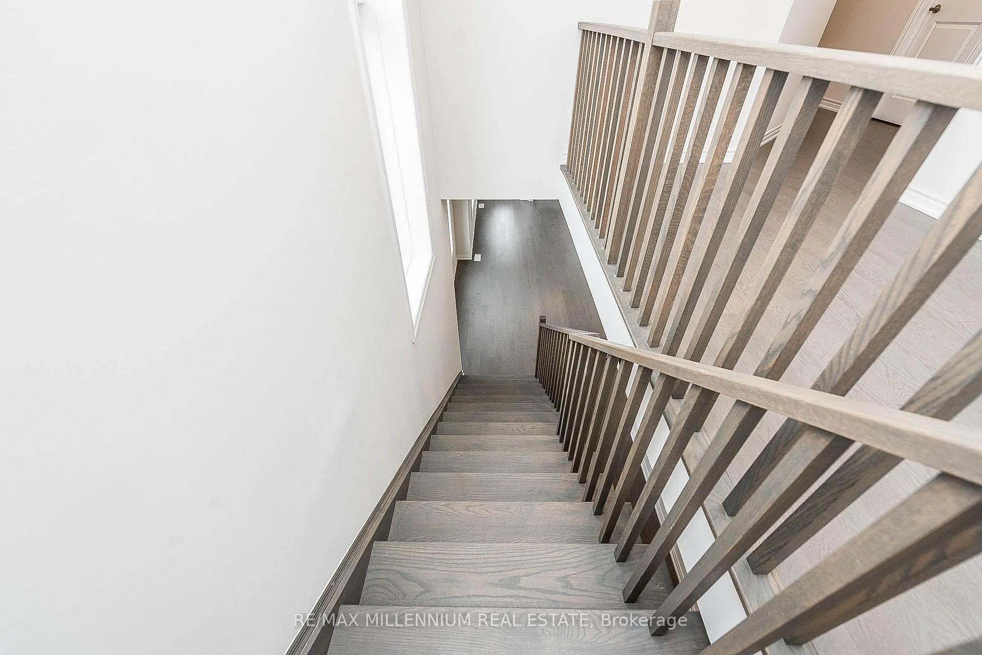 Photo 19 of Unit Upper, 19 Valleybrook Road, Barrie, Innis-Shore — HOMEH