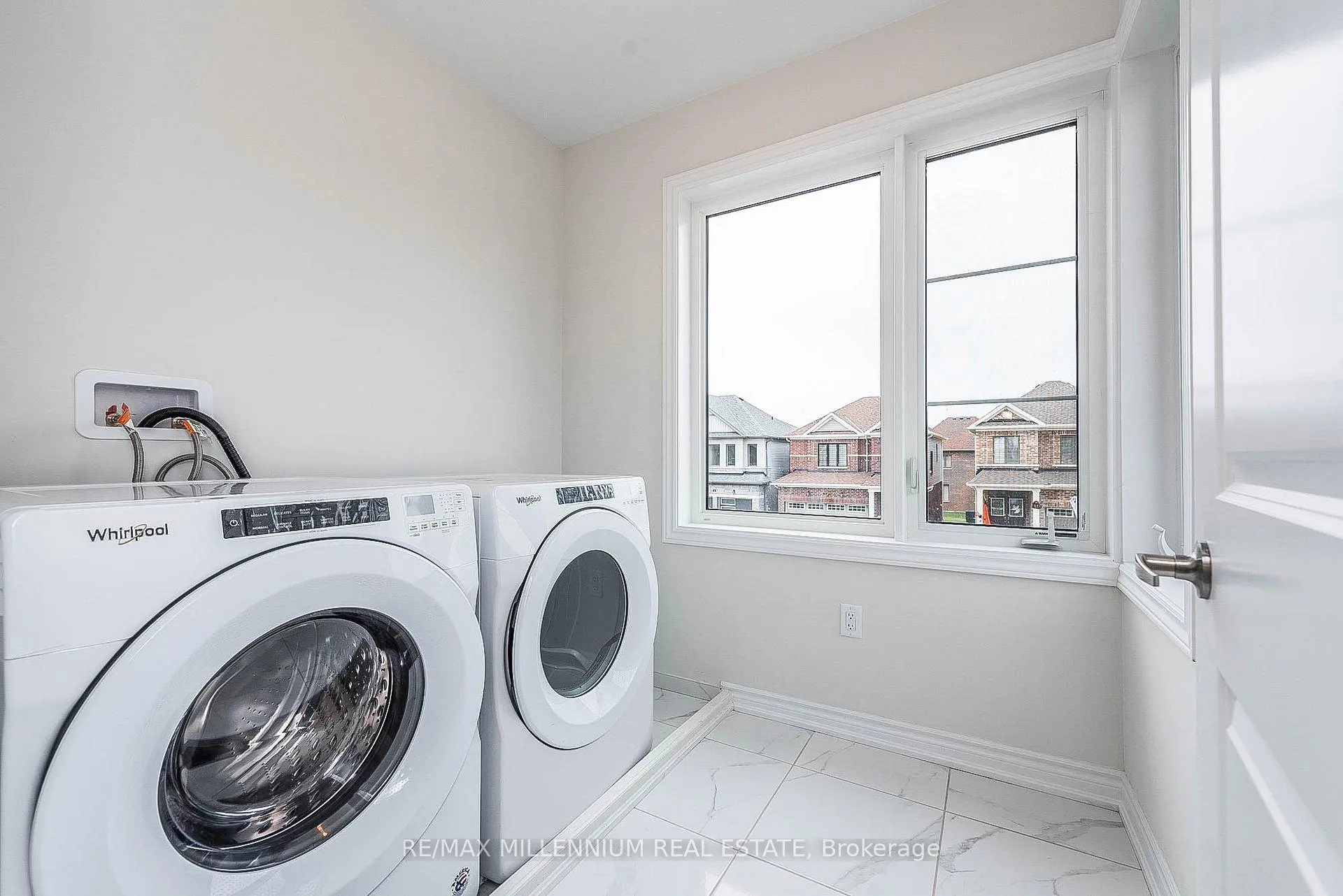 Photo 21 of Unit Upper, 19 Valleybrook Road, Barrie, Innis-Shore — HOMEH