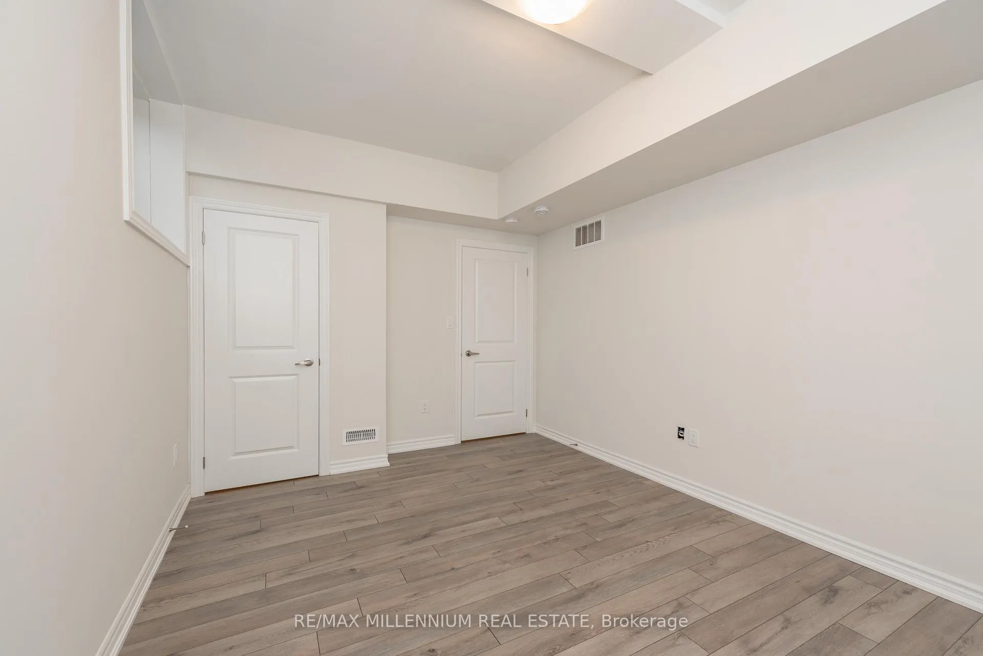 Photo 23 of Unit Upper, 19 Valleybrook Road, Barrie, Innis-Shore — HOMEH