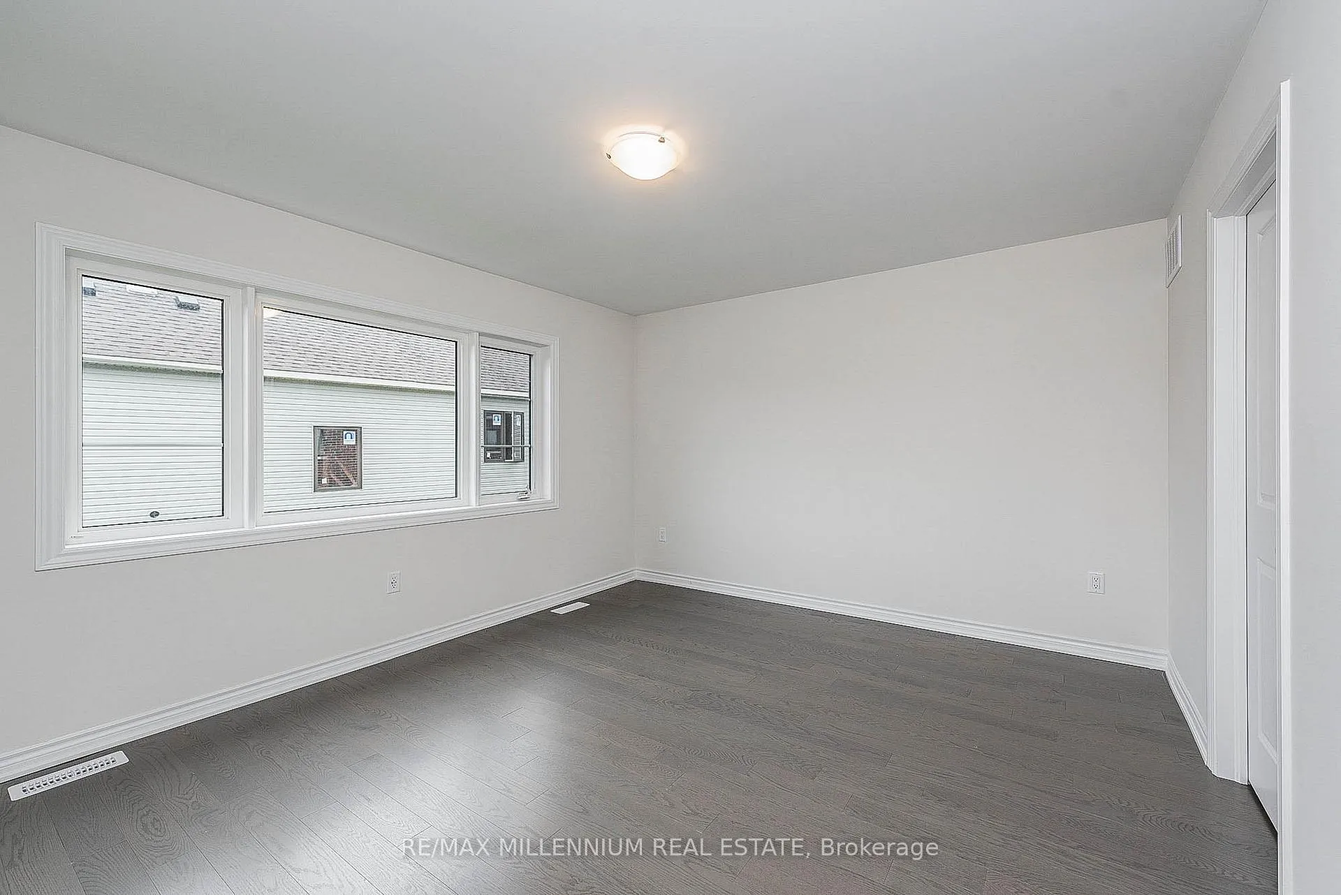 Photo 25 of Unit Upper, 19 Valleybrook Road, Barrie, Innis-Shore — HOMEH