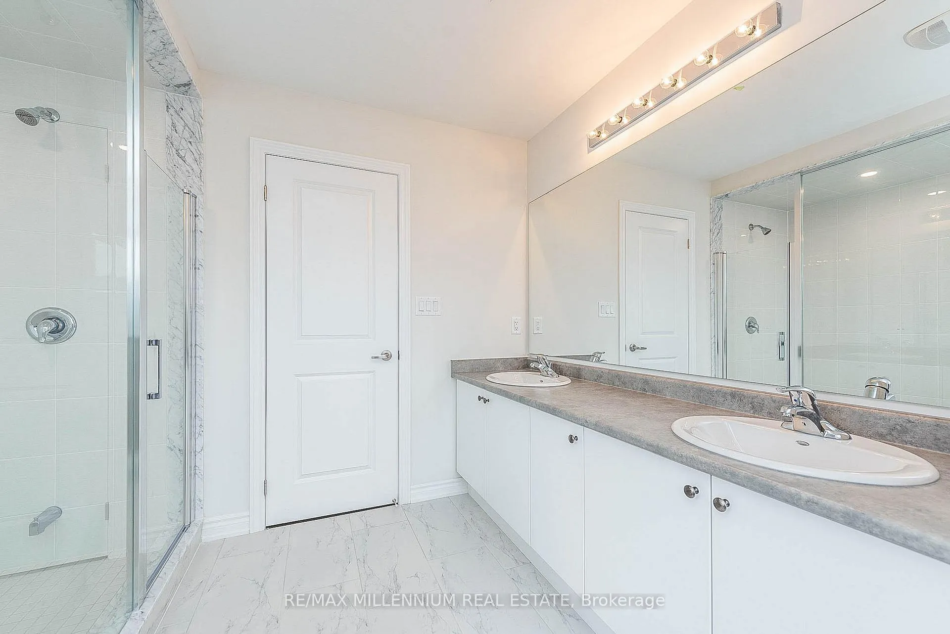Photo 26 of Unit Upper, 19 Valleybrook Road, Barrie, Innis-Shore — HOMEH