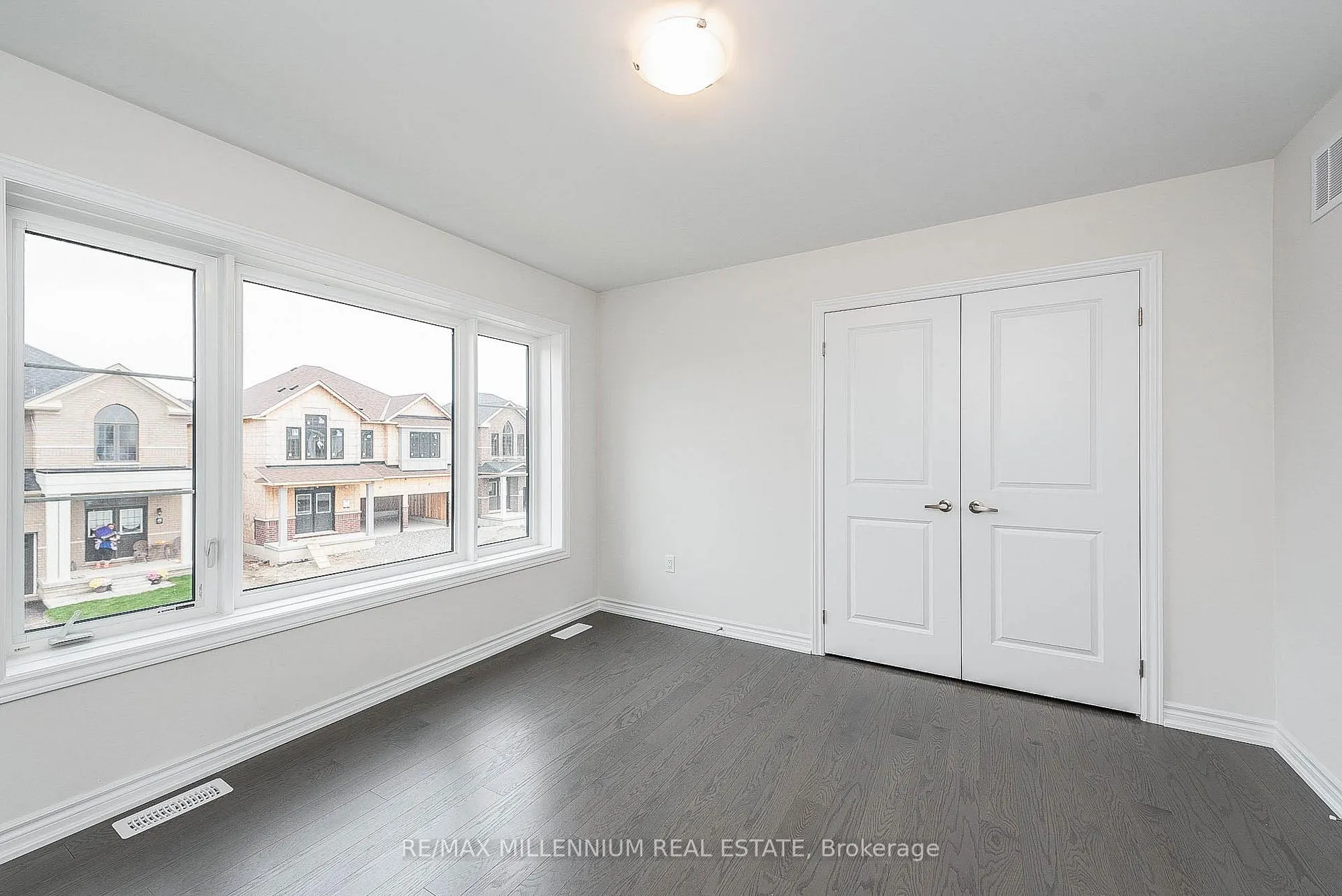 Photo 29 of Unit Upper, 19 Valleybrook Road, Barrie, Innis-Shore — HOMEH