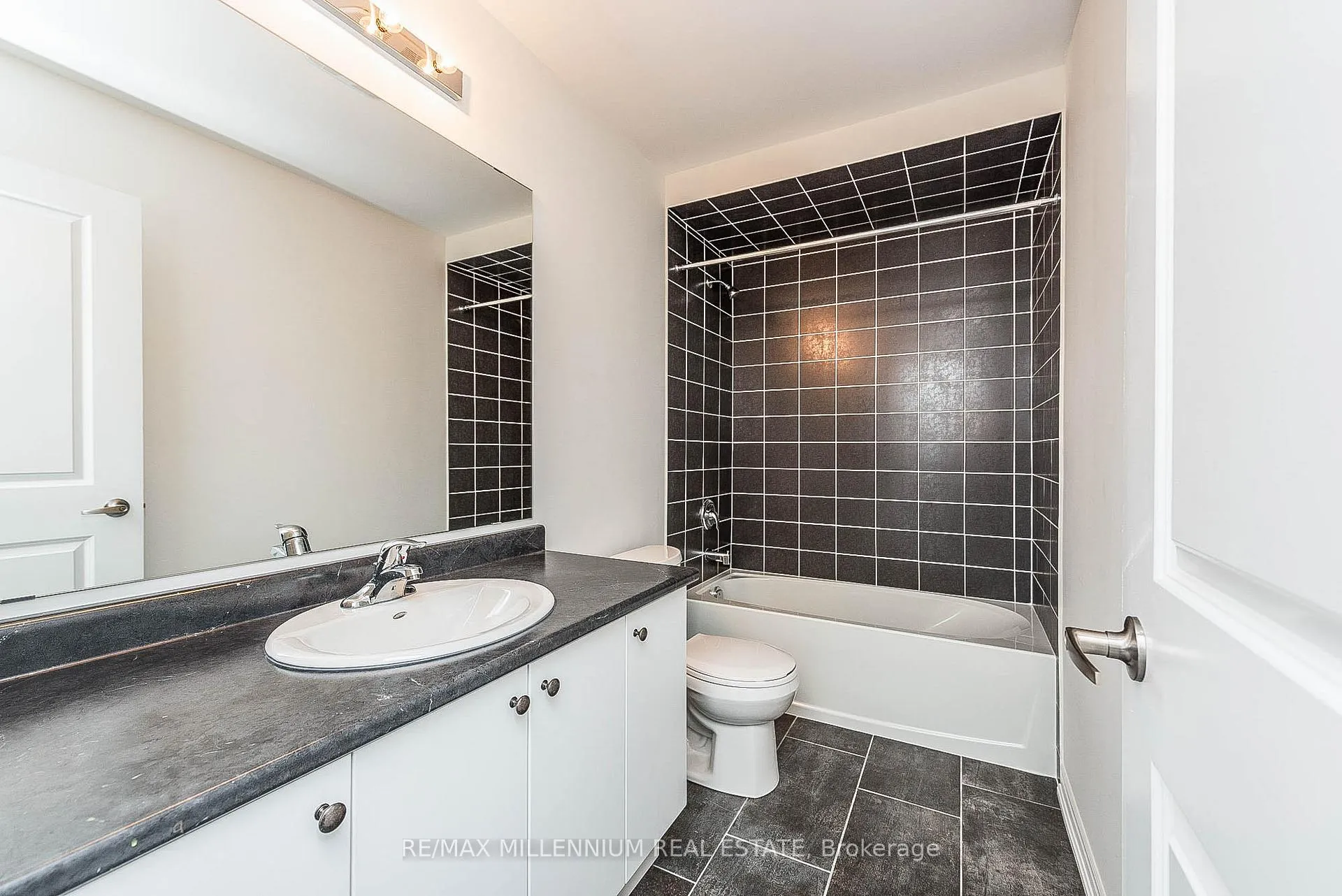 Photo 30 of Unit Upper, 19 Valleybrook Road, Barrie, Innis-Shore — HOMEH