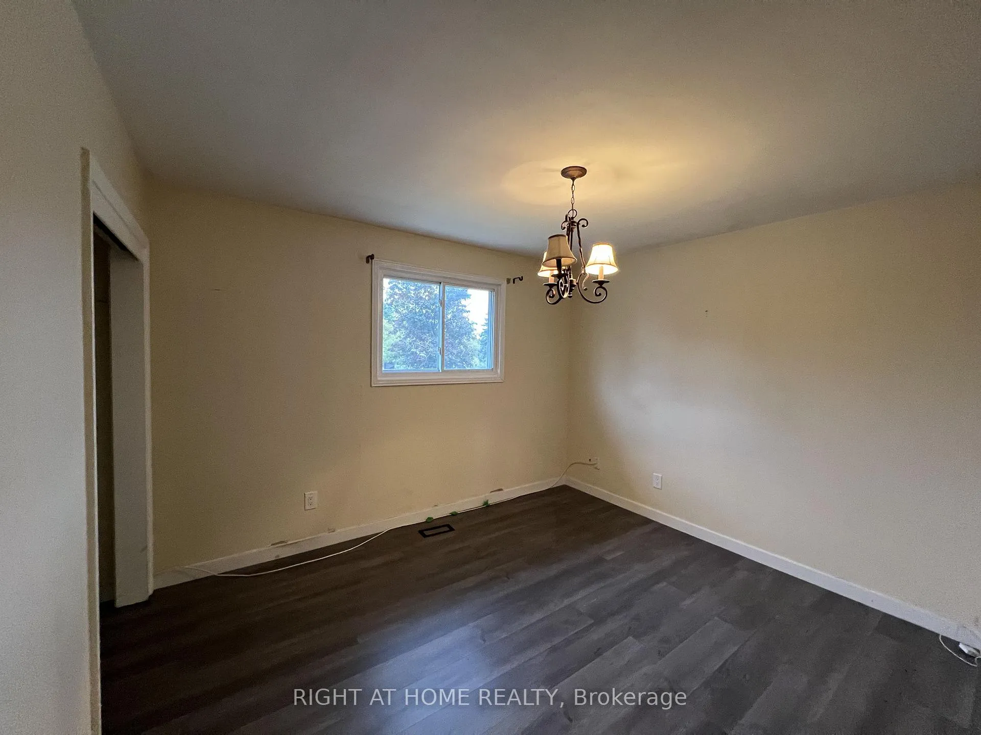 Photo 5 of 1560 Evangeline Drive, Oshawa, Lakeview — HOMEH