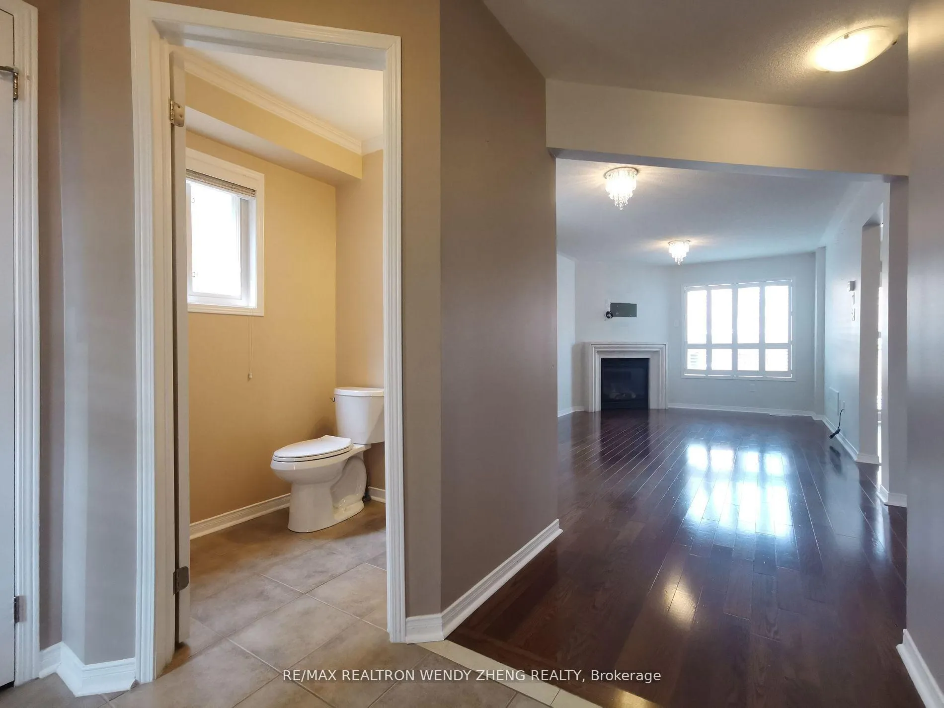 Photo 2 of 21 Thornbush Boulevard, Brampton, Northwest Brampton — HOMEH