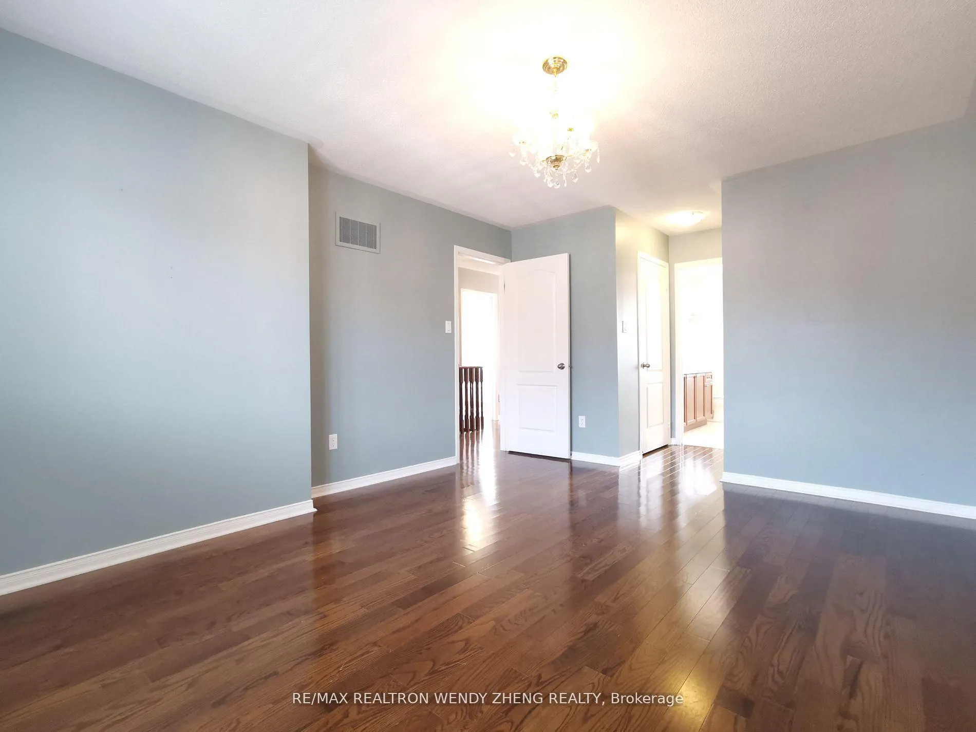 Photo 11 of 21 Thornbush Boulevard, Brampton, Northwest Brampton — HOMEH