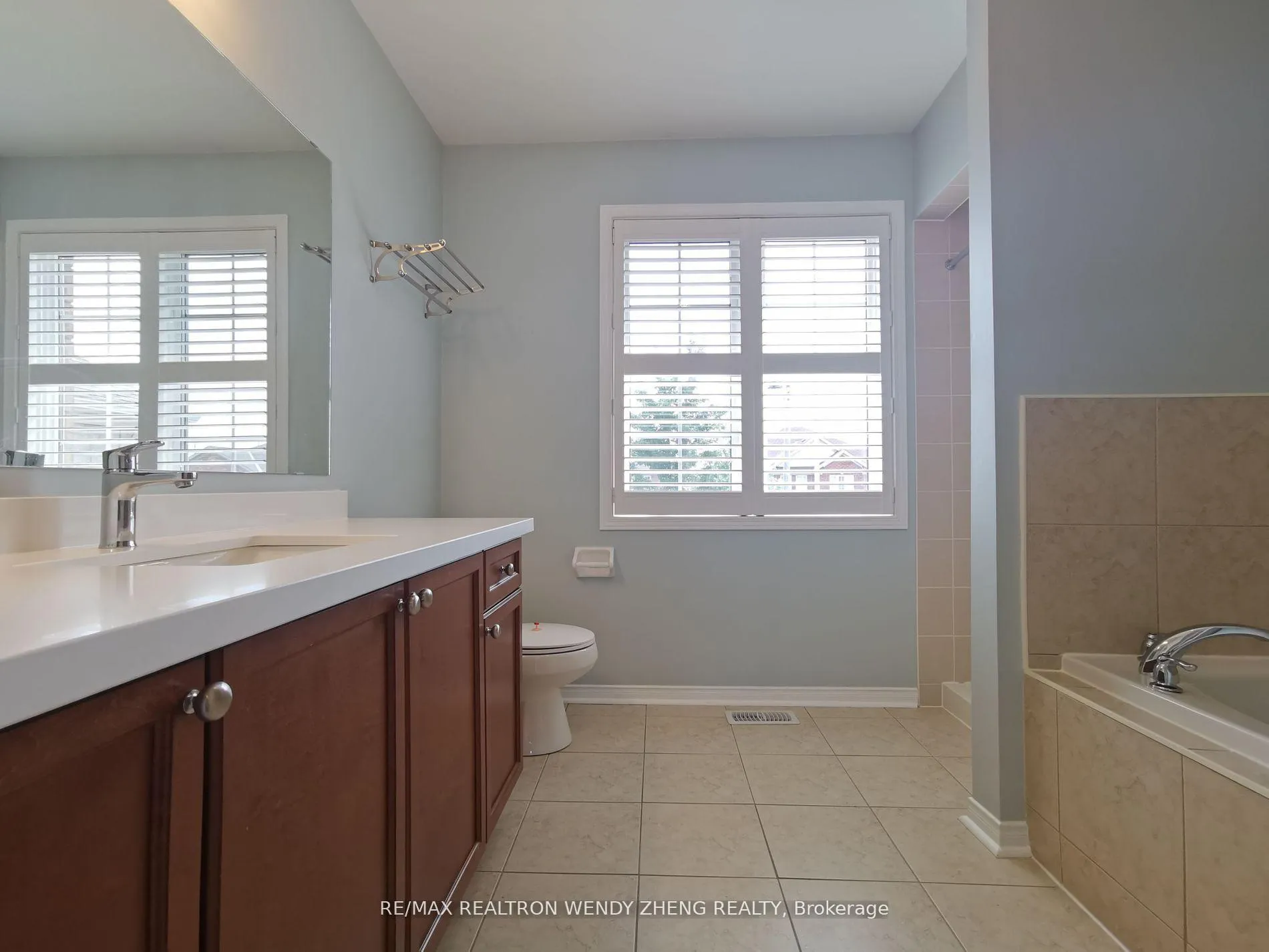 Photo 12 of 21 Thornbush Boulevard, Brampton, Northwest Brampton — HOMEH