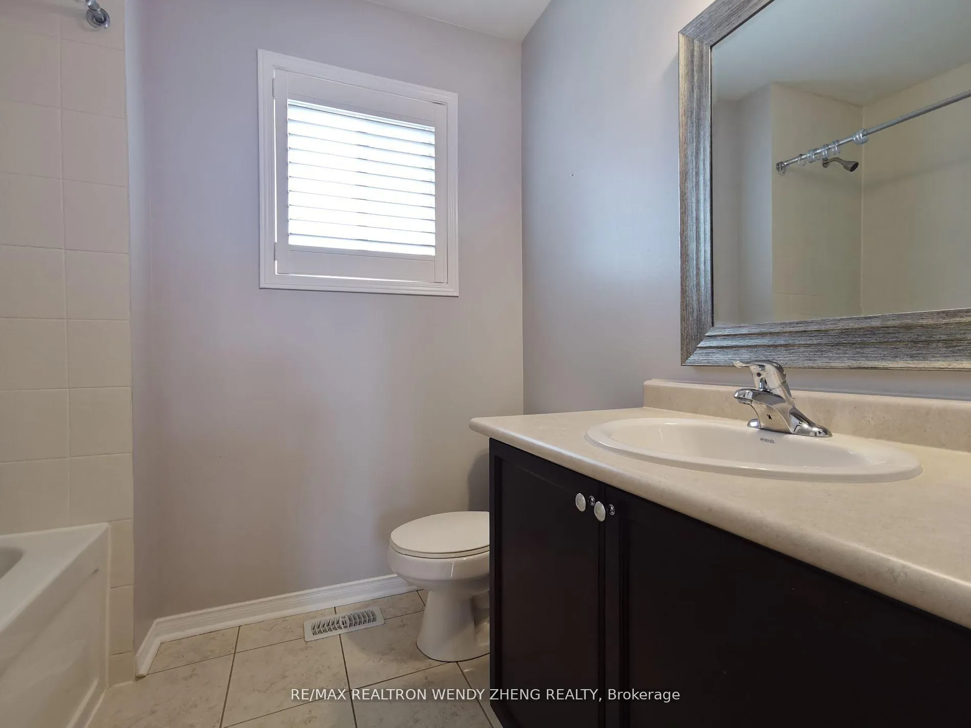 Photo 15 of 21 Thornbush Boulevard, Brampton, Northwest Brampton — HOMEH