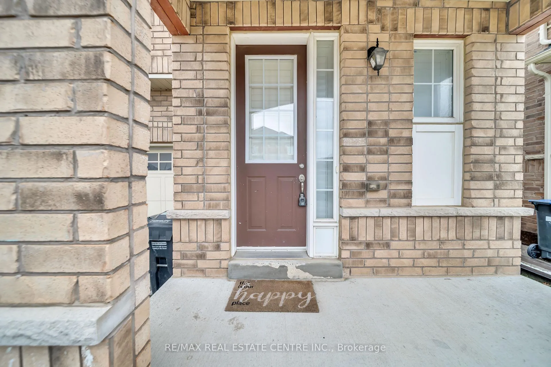 Photo 3 of 81 Vezna Crescent, Brampton, Credit Valley — HOMEH
