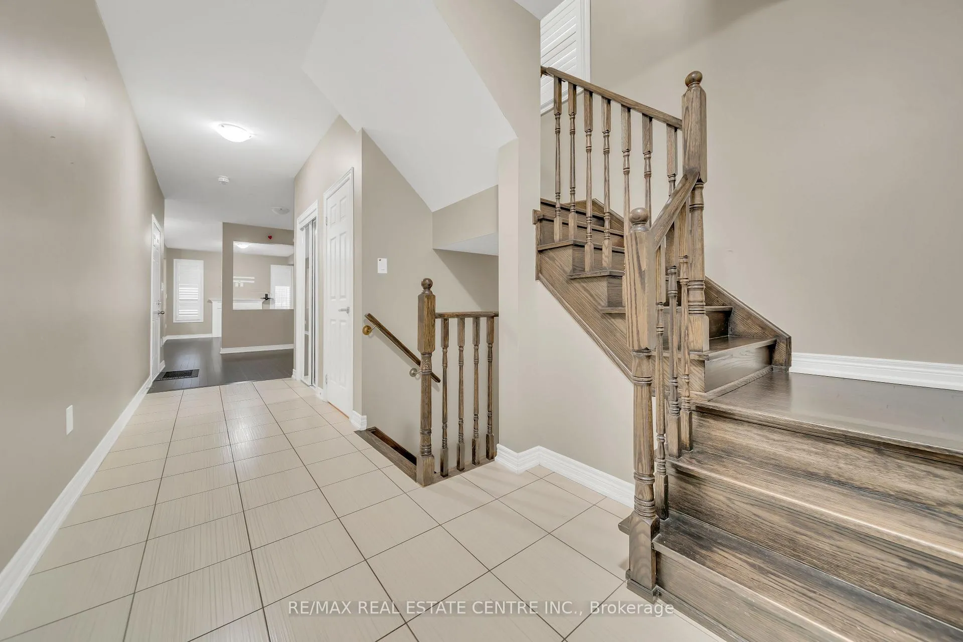 Photo 4 of 81 Vezna Crescent, Brampton, Credit Valley — HOMEH