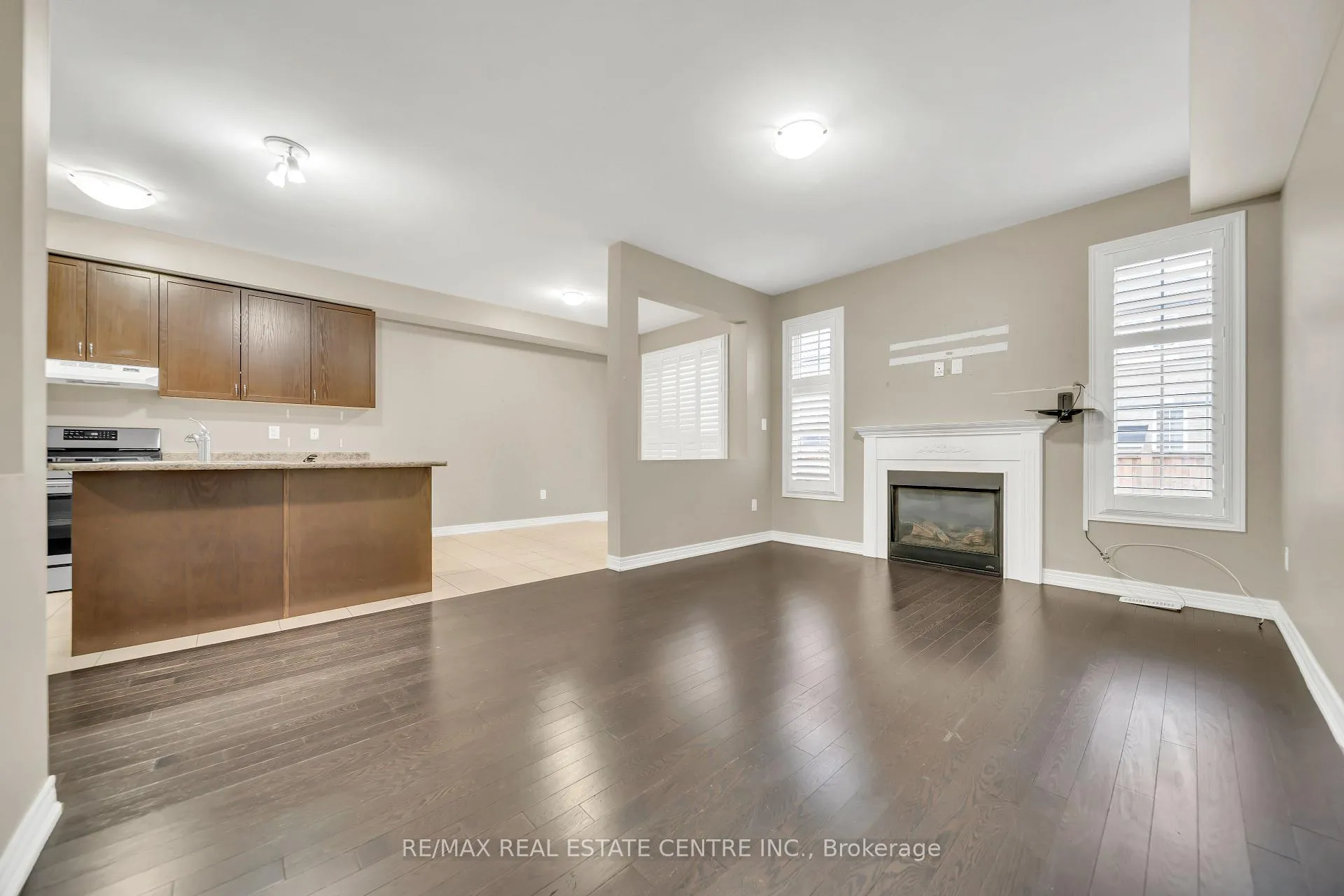 Photo 9 of 81 Vezna Crescent, Brampton, Credit Valley — HOMEH