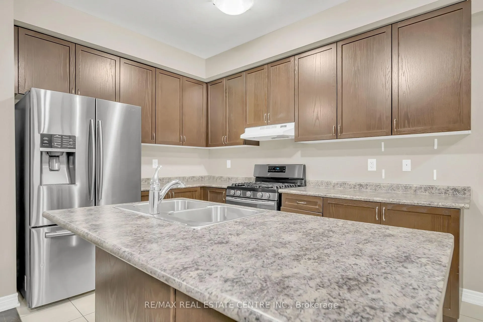 Photo 15 of 81 Vezna Crescent, Brampton, Credit Valley — HOMEH