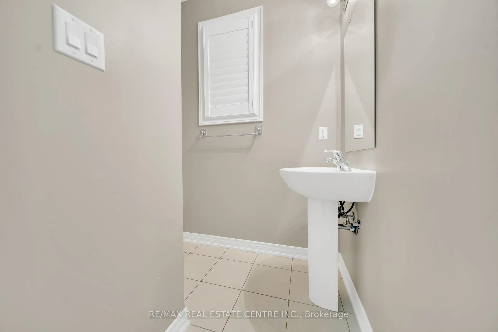 Photo 18 of 81 Vezna Crescent, Brampton, Credit Valley — HOMEH