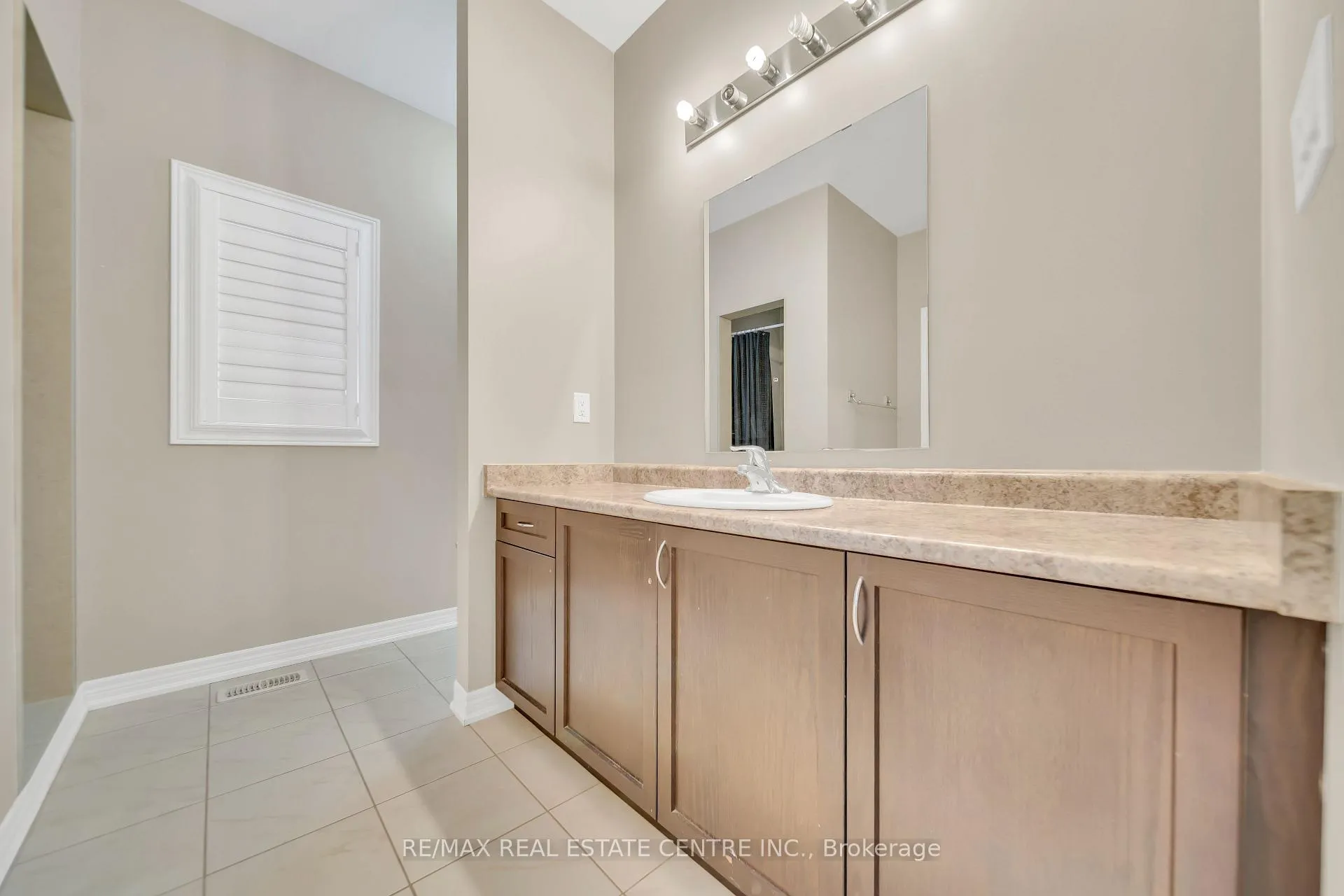 Photo 25 of 81 Vezna Crescent, Brampton, Credit Valley — HOMEH