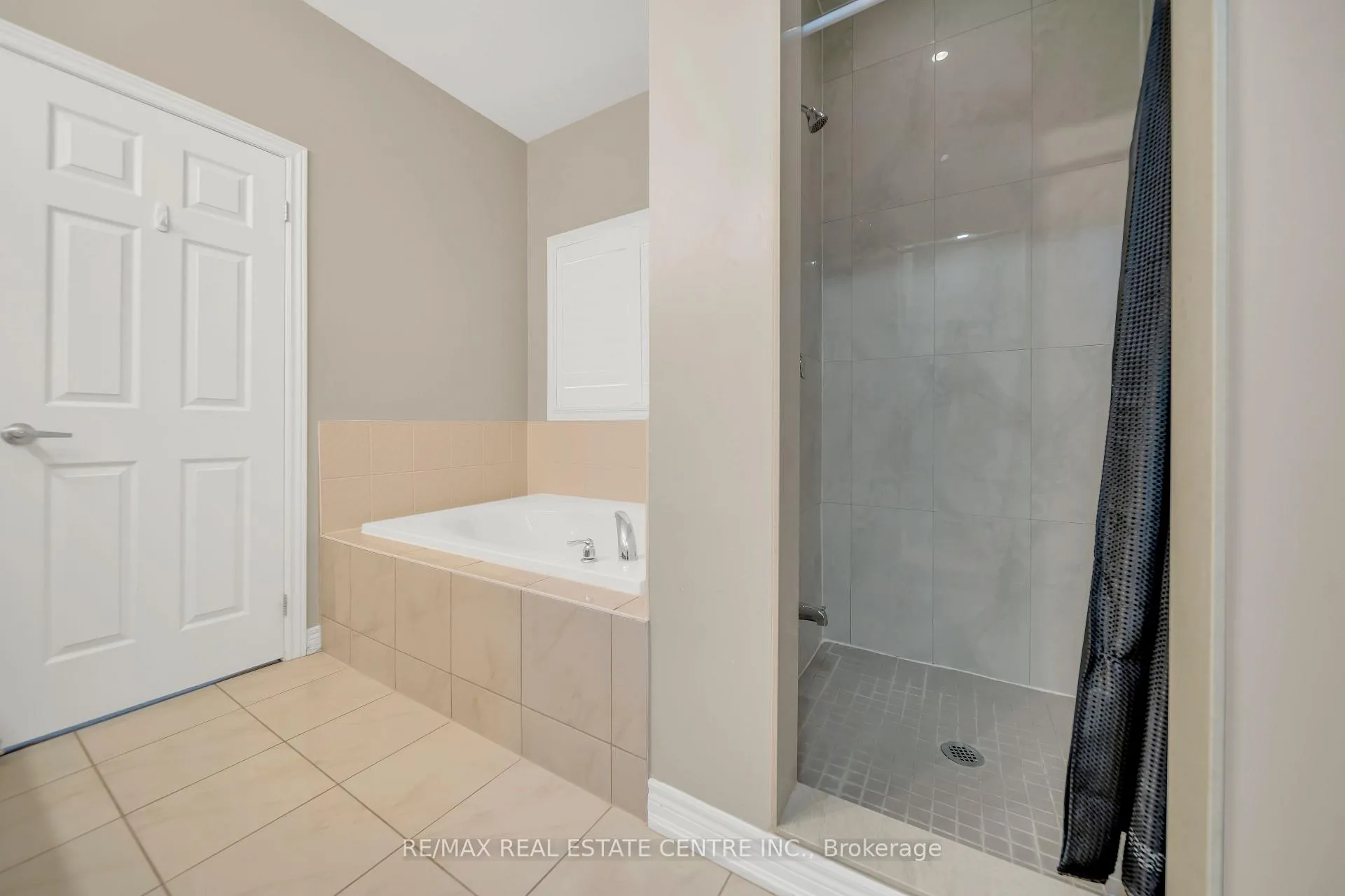 Photo 26 of 81 Vezna Crescent, Brampton, Credit Valley — HOMEH