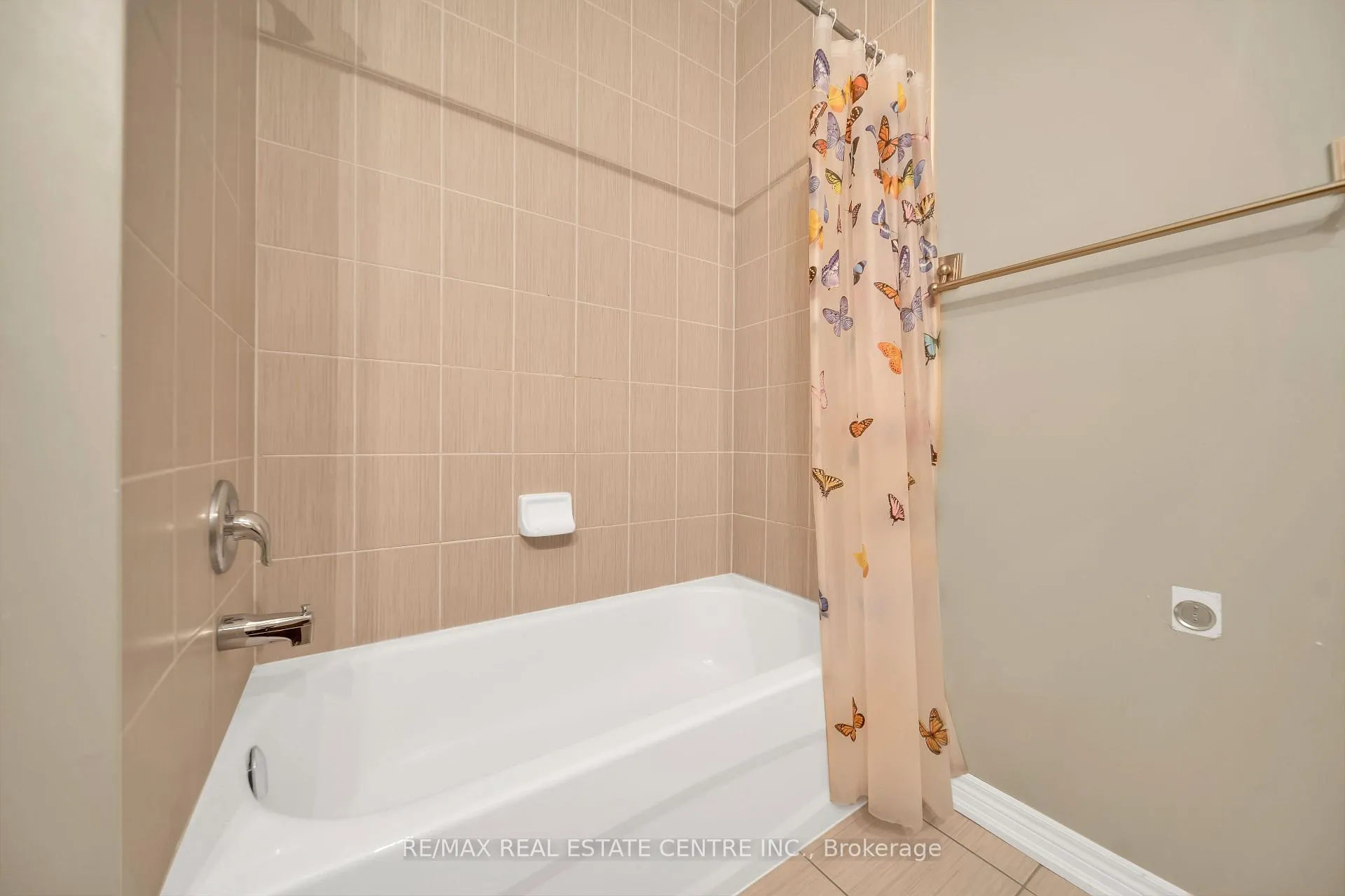 Photo 31 of 81 Vezna Crescent, Brampton, Credit Valley — HOMEH