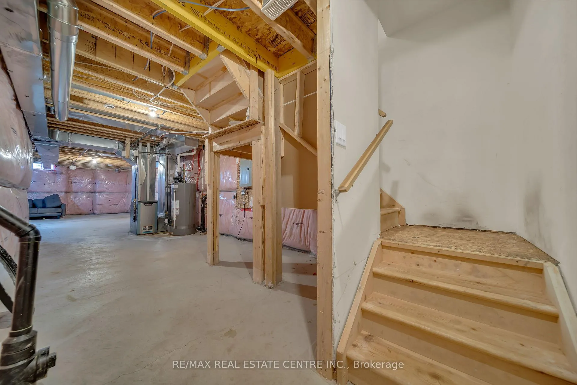 Photo 35 of 81 Vezna Crescent, Brampton, Credit Valley — HOMEH