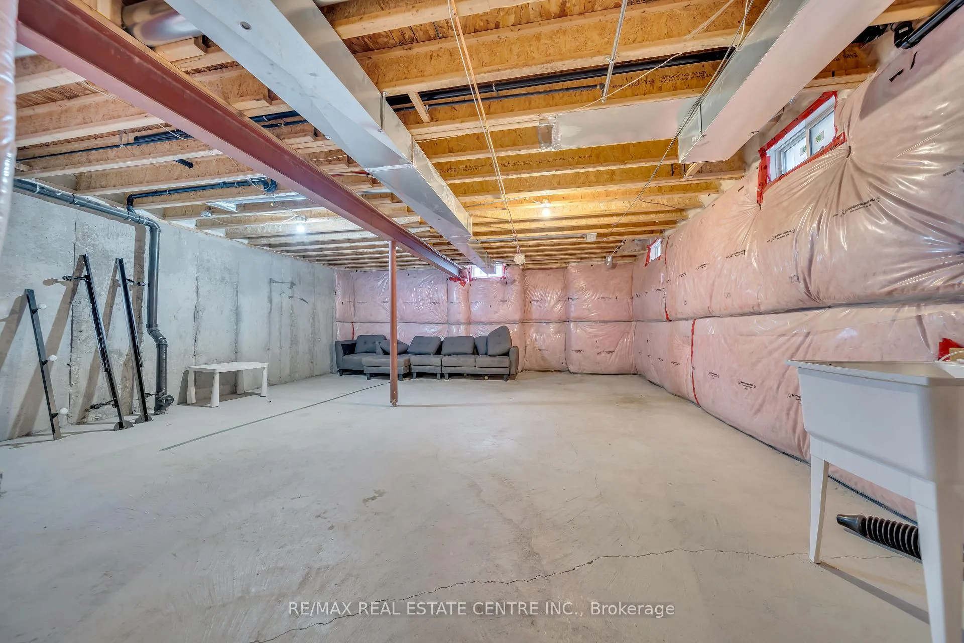 Photo 36 of 81 Vezna Crescent, Brampton, Credit Valley — HOMEH