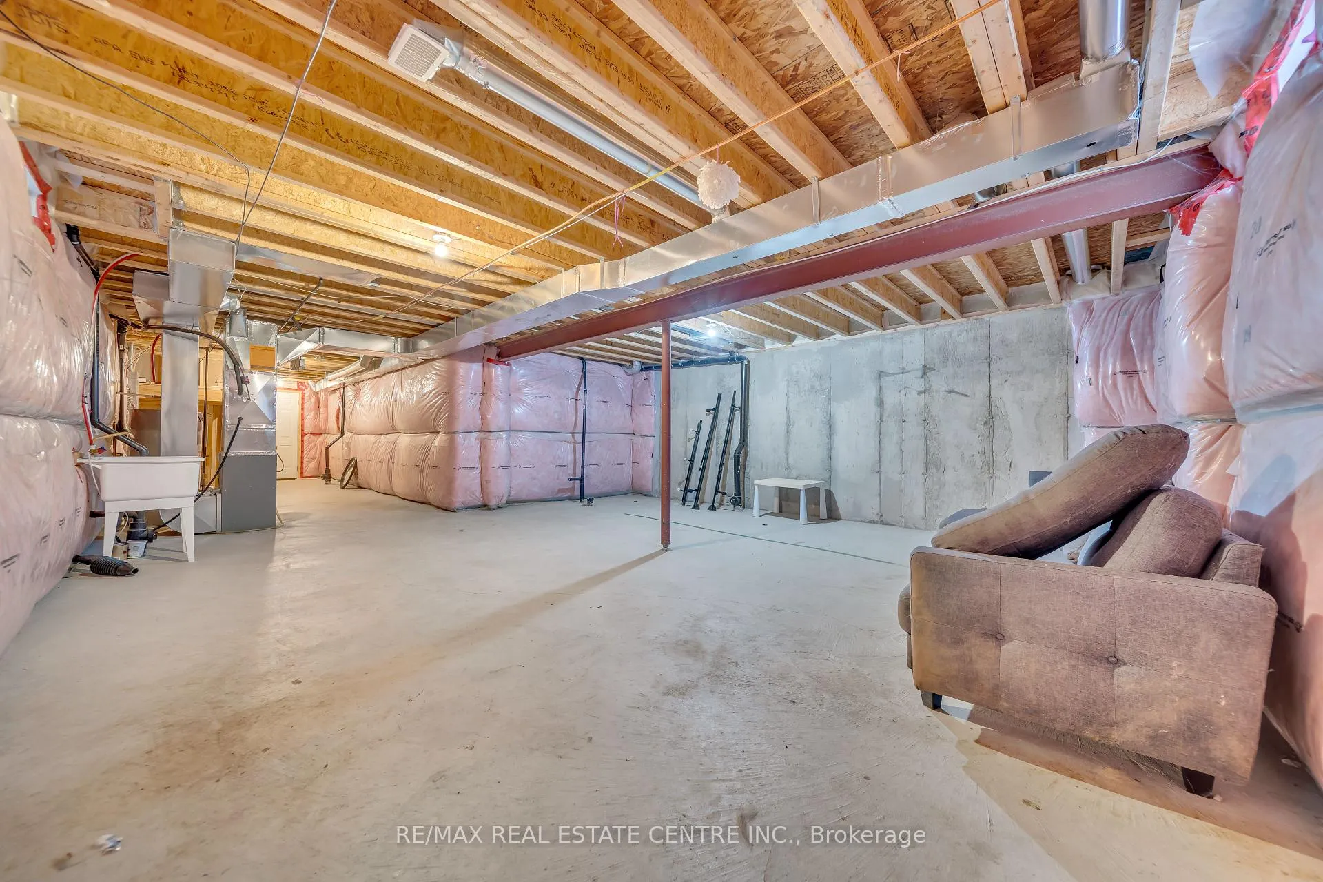 Photo 37 of 81 Vezna Crescent, Brampton, Credit Valley — HOMEH