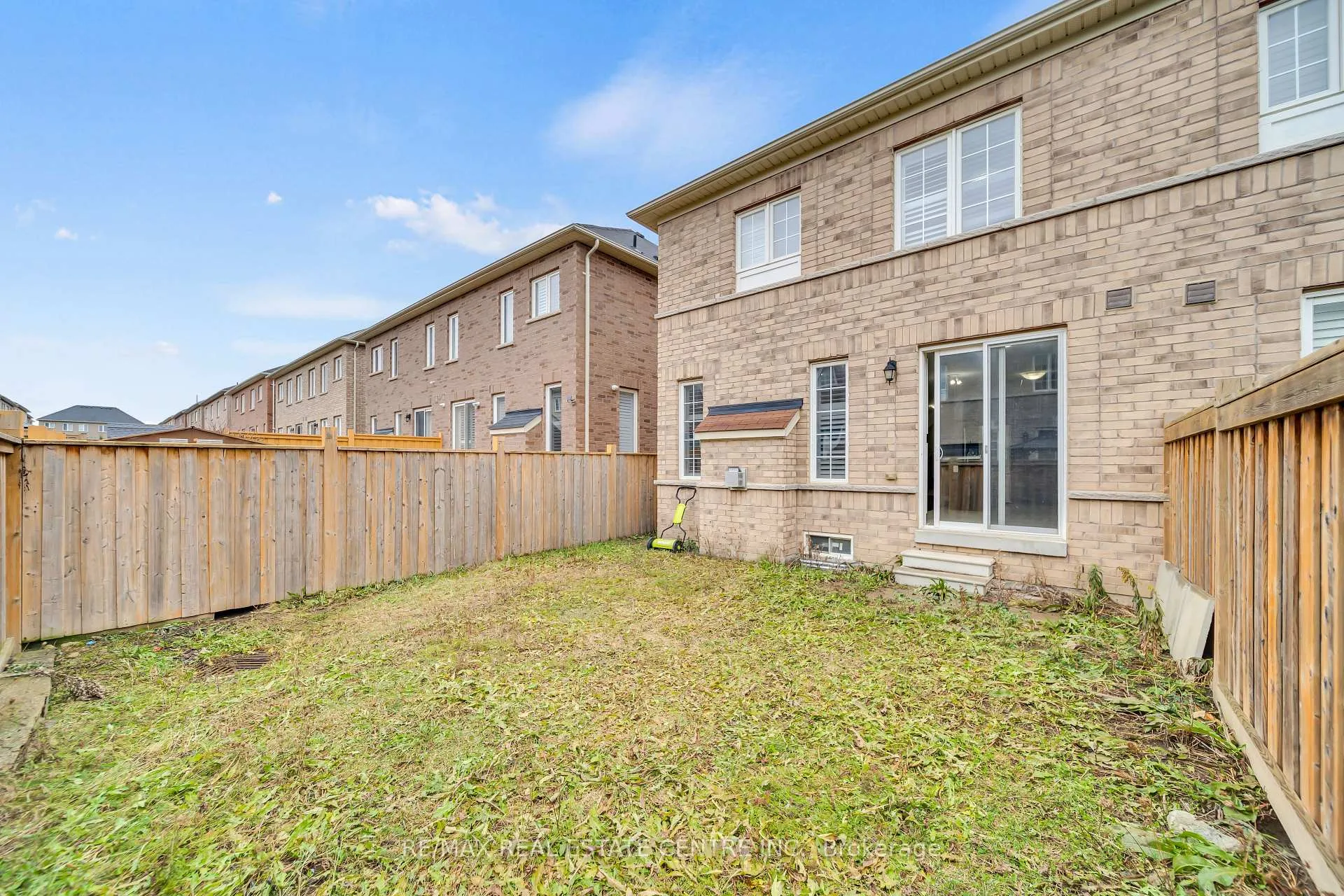 Photo 39 of 81 Vezna Crescent, Brampton, Credit Valley — HOMEH
