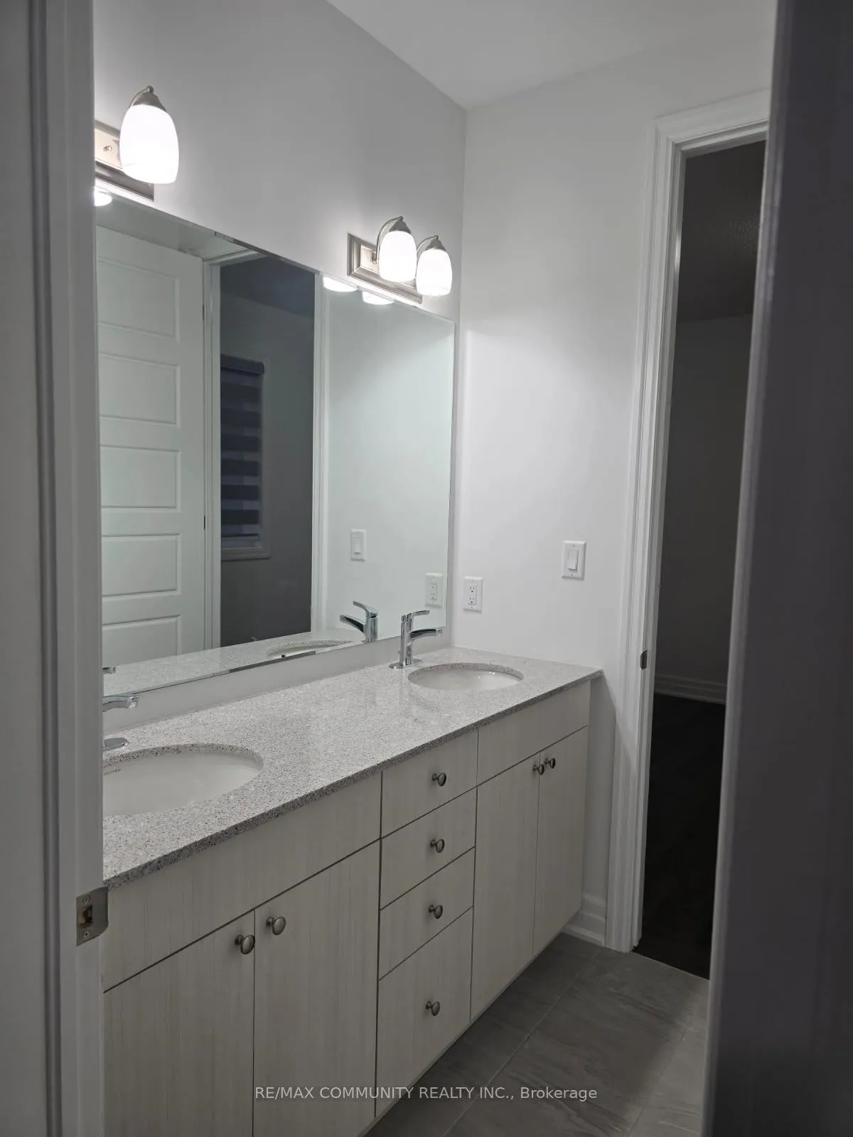 Photo 17 of 95 Mcbride Trail, Barrie, 400 East — HOMEH