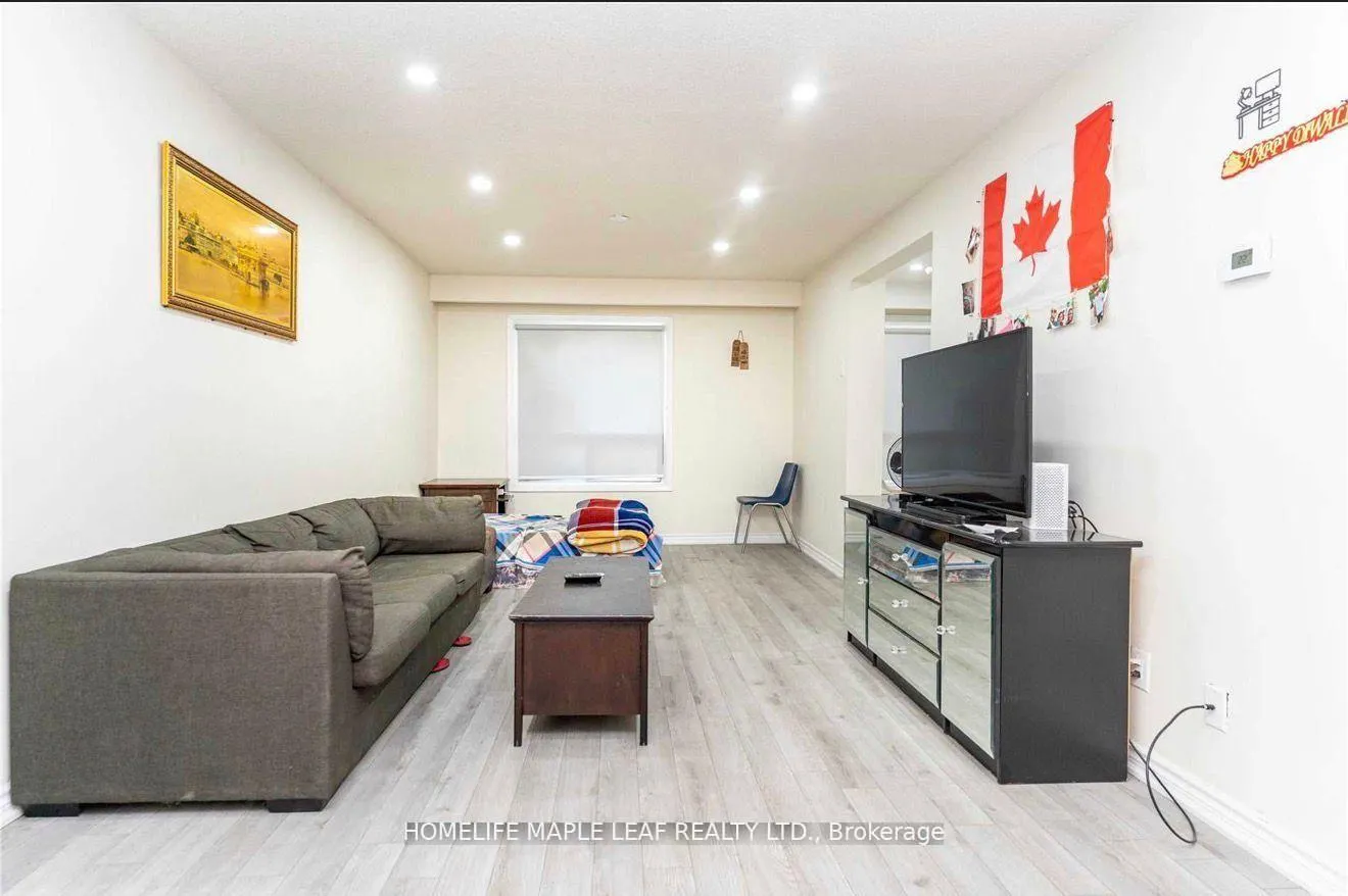 Photo 3 of 11 Rusthall Way, Brampton, Madoc — HOMEH