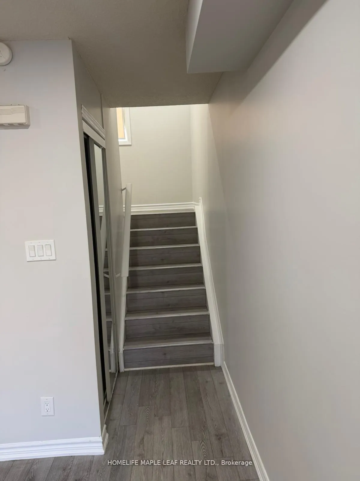 Photo 8 of 11 Rusthall Way, Brampton, Madoc — HOMEH
