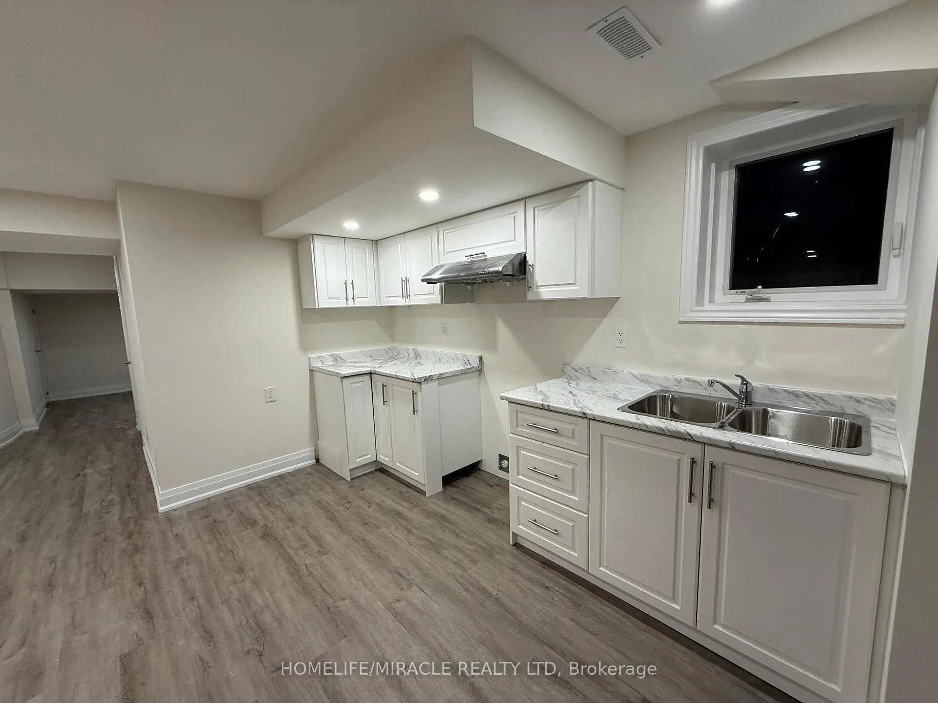 Photo 2 of 152 Stormont Trail, Vaughan, Vellore Village — HOMEH