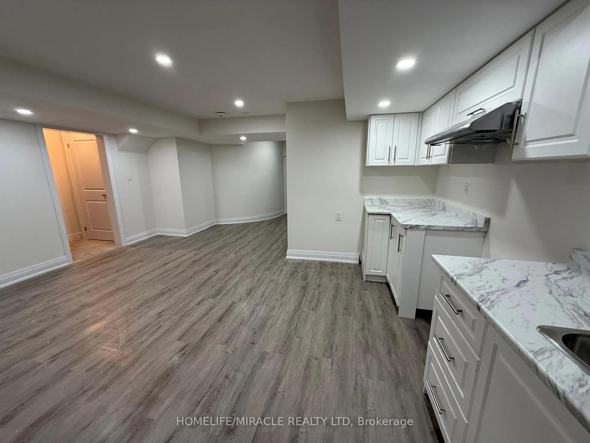 Photo 3 of 152 Stormont Trail, Vaughan, Vellore Village — HOMEH