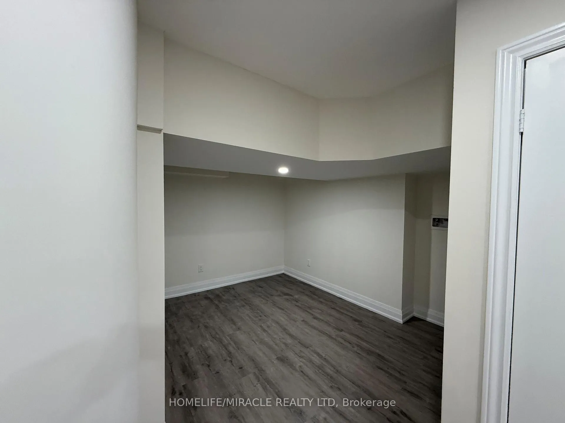 Photo 4 of 152 Stormont Trail, Vaughan, Vellore Village — HOMEH