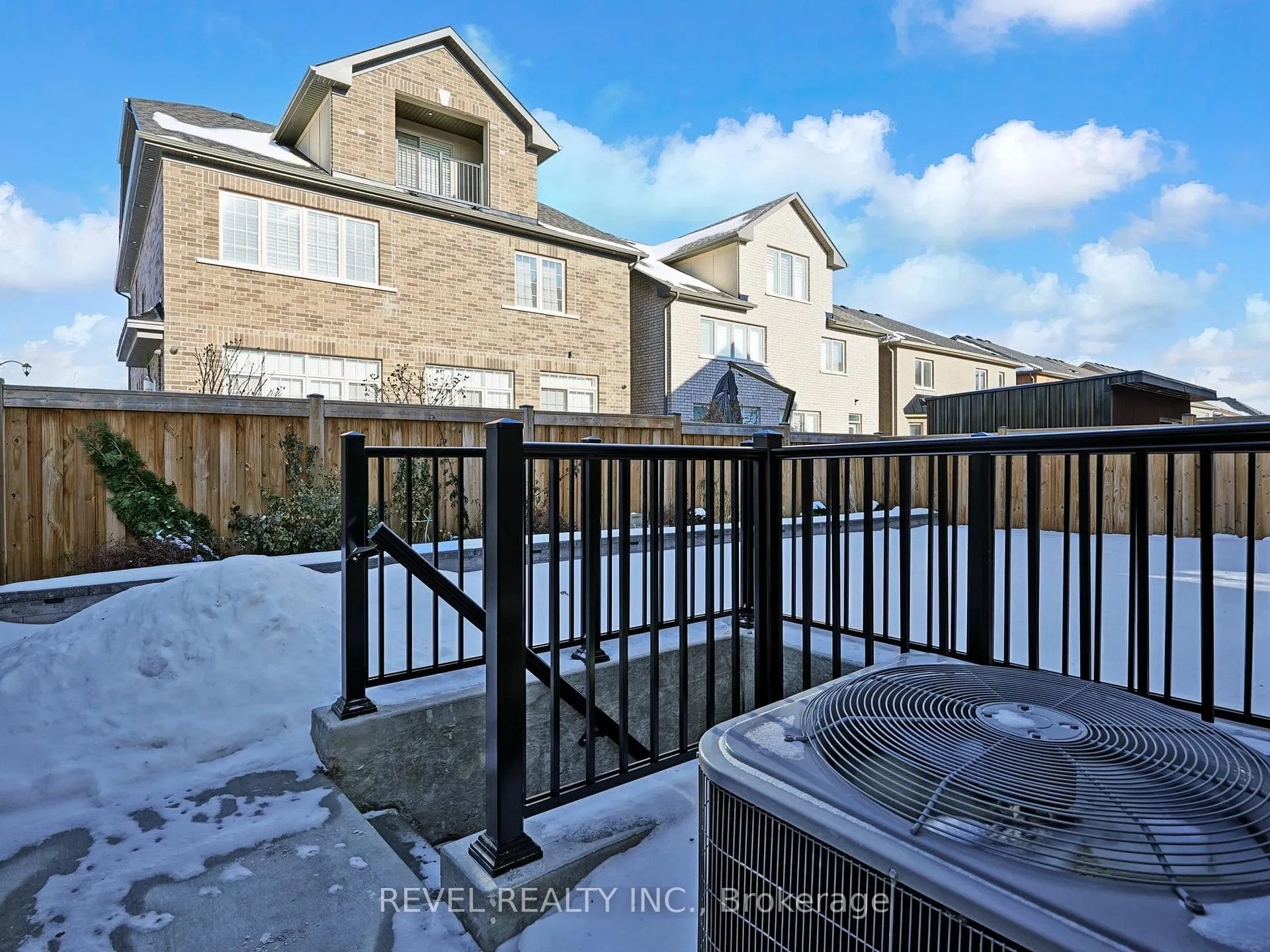 Photo 32 of 16 Schoolbridge Street, Ajax, Northwest Ajax — HOMEH