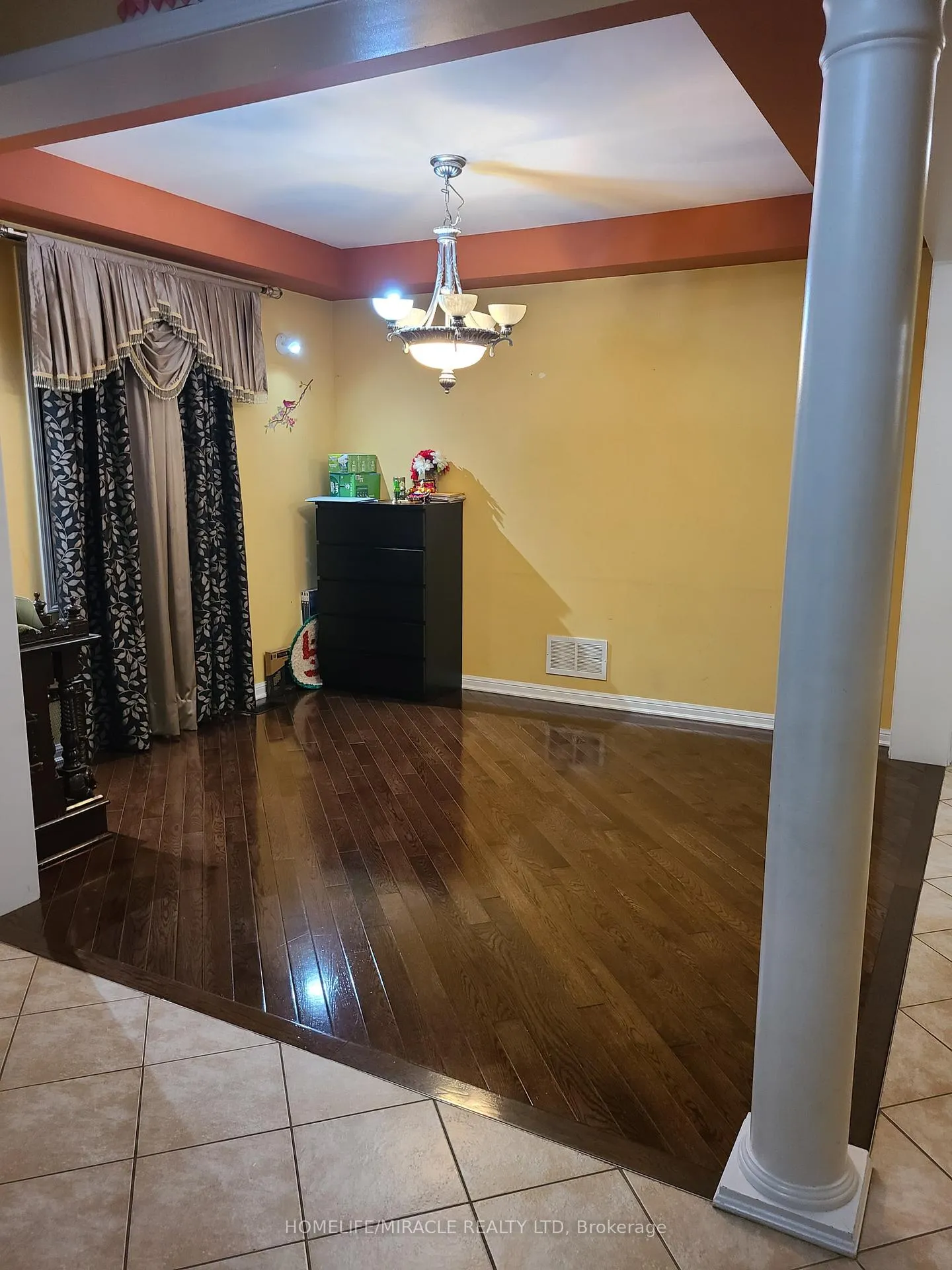 Photo 4 of 16 Seascape Crescent, Brampton, Brampton East — HOMEH