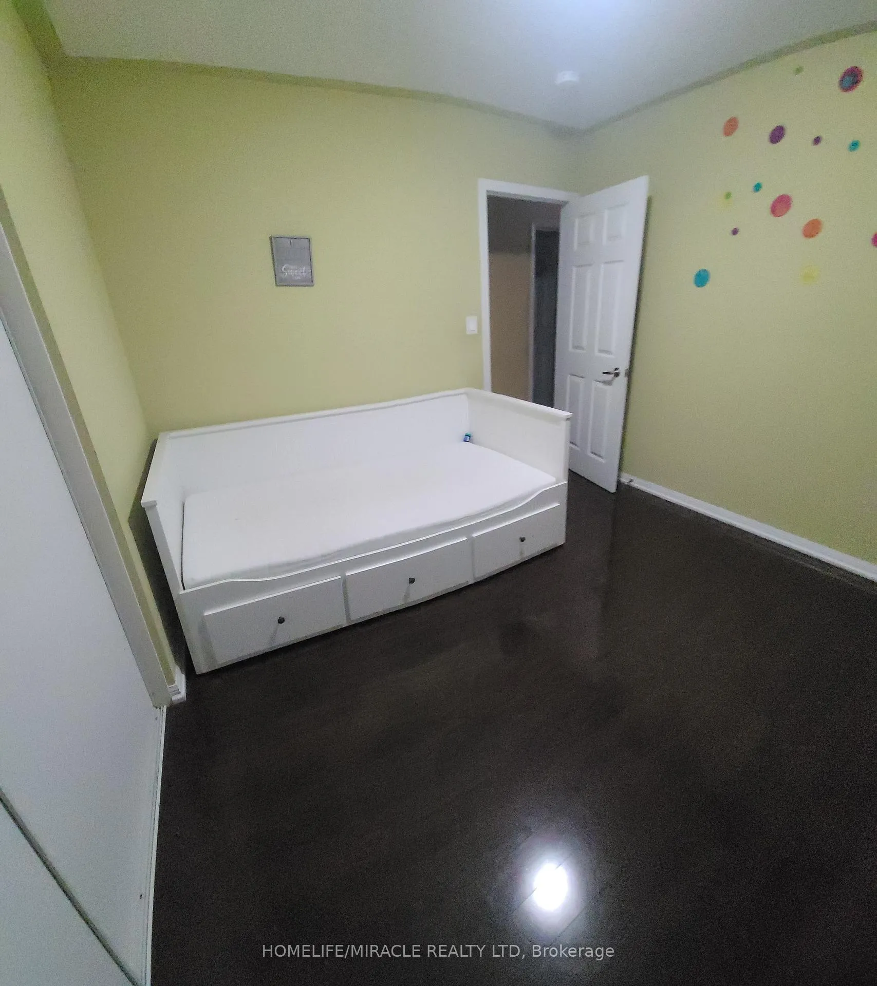 Photo 7 of 16 Seascape Crescent, Brampton, Brampton East — HOMEH