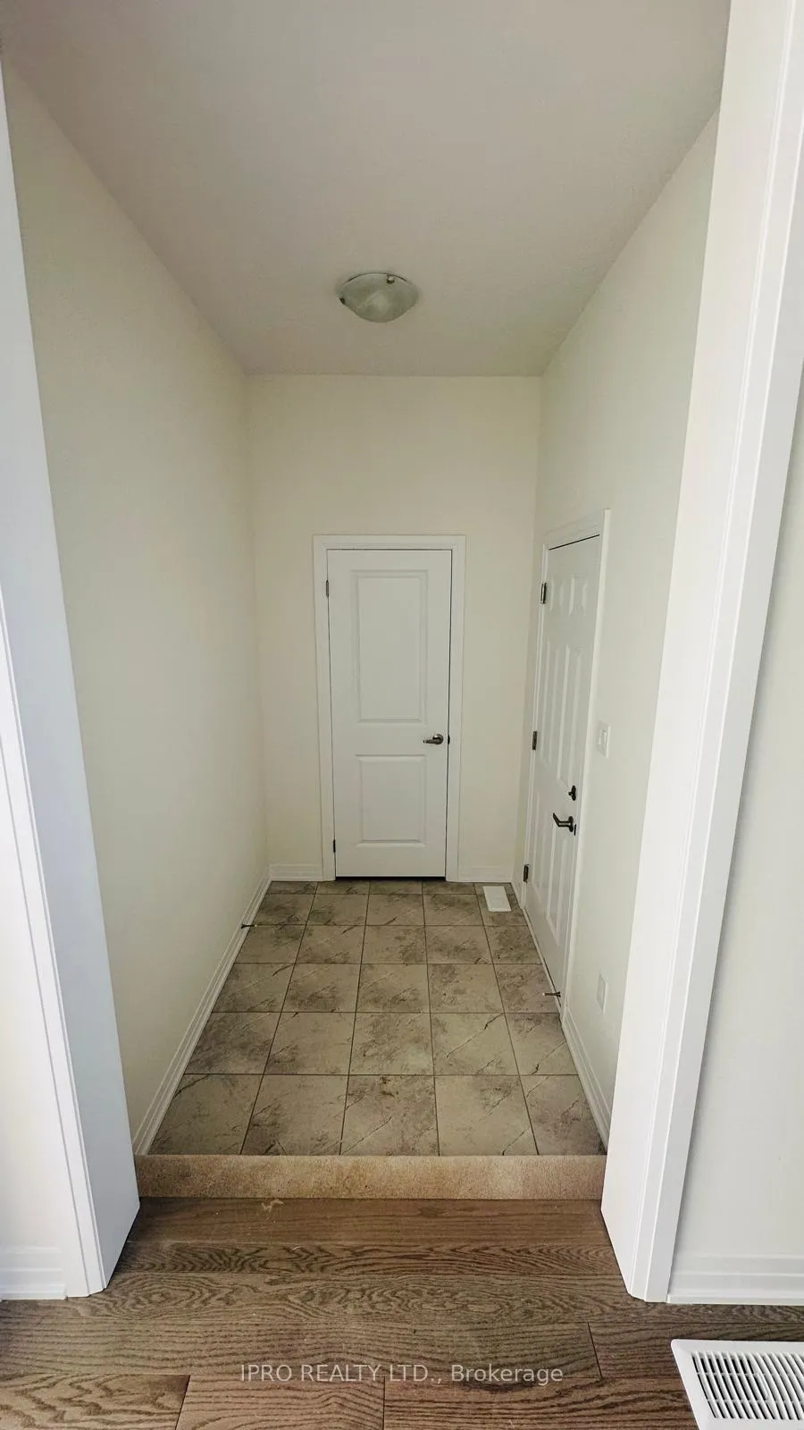 Photo 4 of 38 Blain Drive, Hamilton, Binbrook — HOMEH