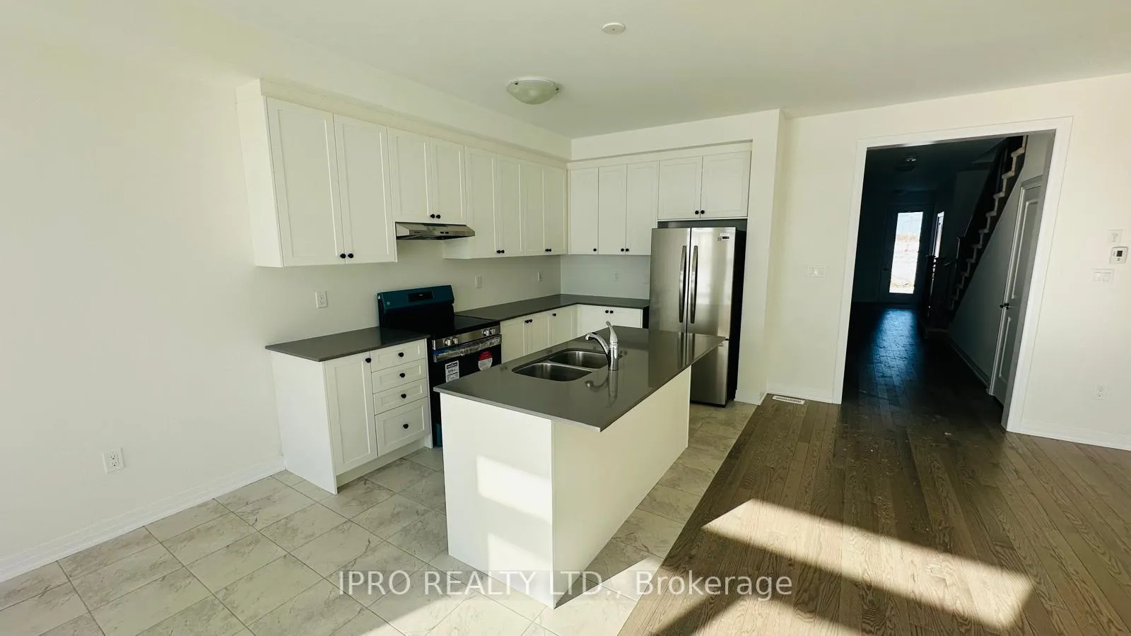 Photo 5 of 38 Blain Drive, Hamilton, Binbrook — HOMEH