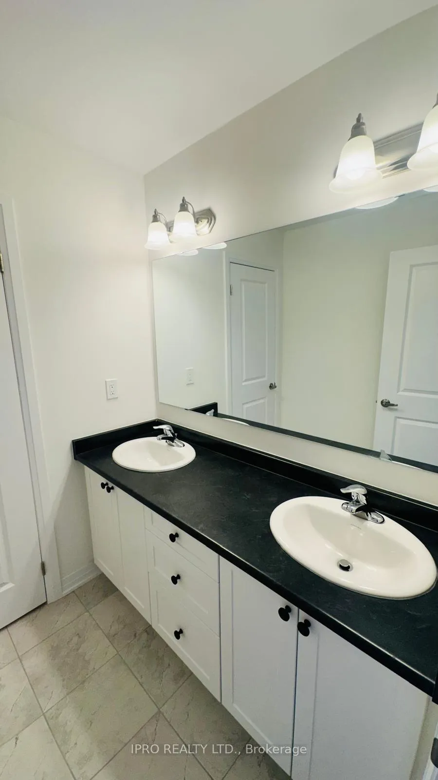 Photo 10 of 38 Blain Drive, Hamilton, Binbrook — HOMEH