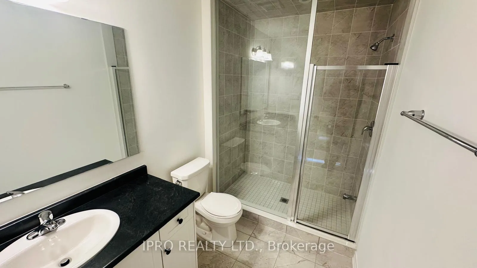 Photo 18 of 38 Blain Drive, Hamilton, Binbrook — HOMEH